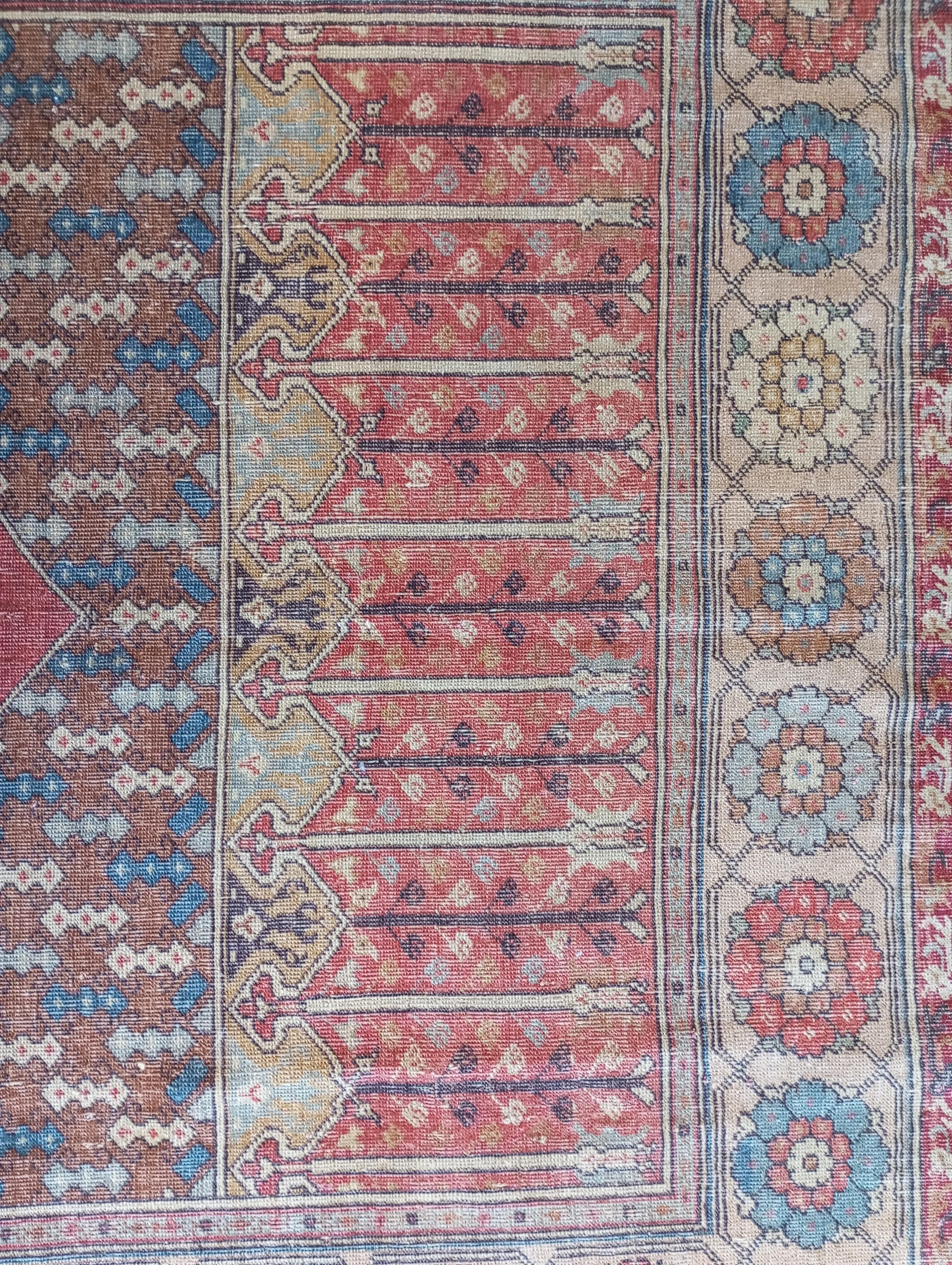 LADIK Alfombra de oración turca con tres nichos fondo rojo en Bueno estado para la venta en Firenze, FI