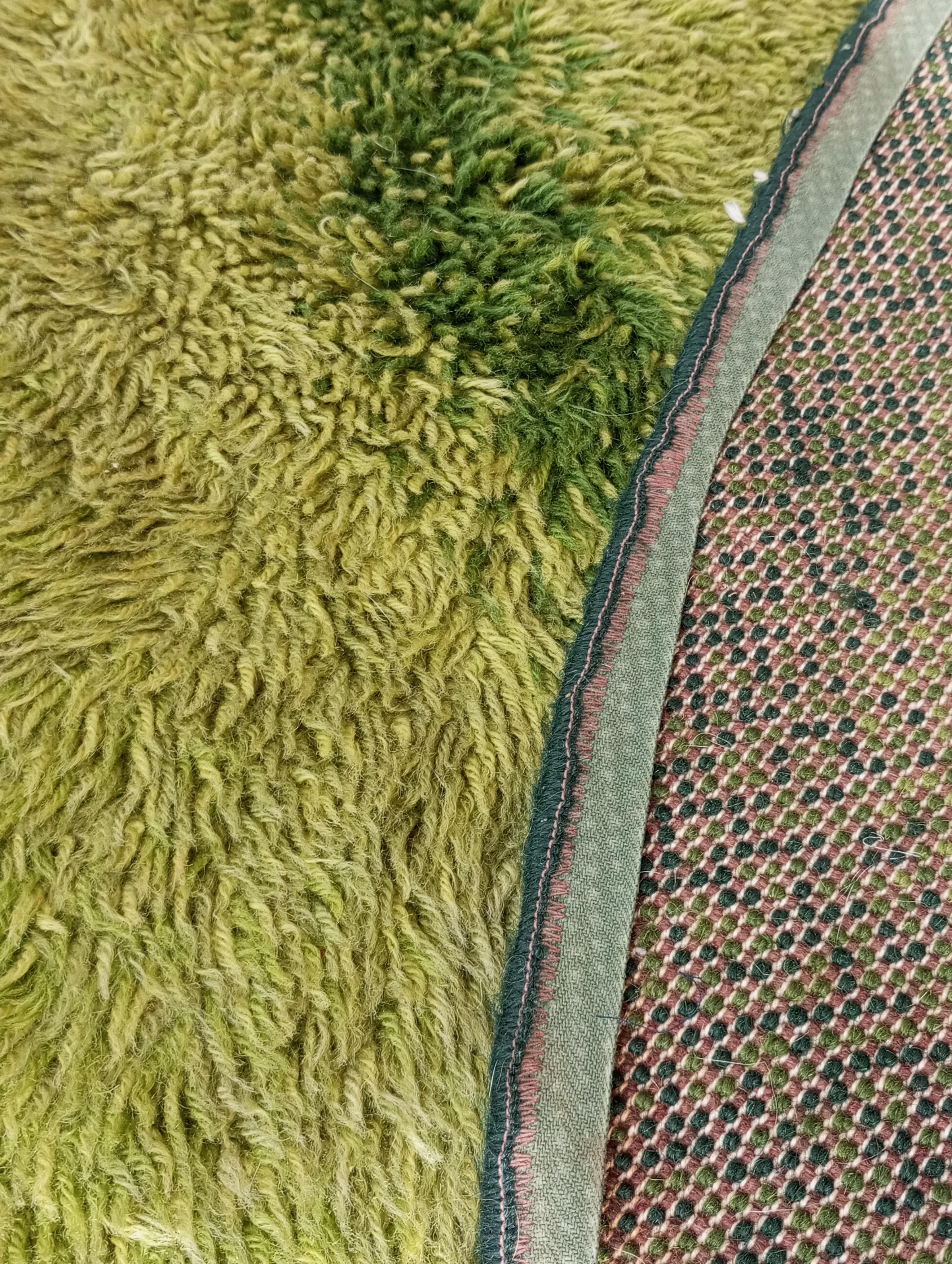 Alfombra redonda verde Dinamarca 1970s Desso en venta 7