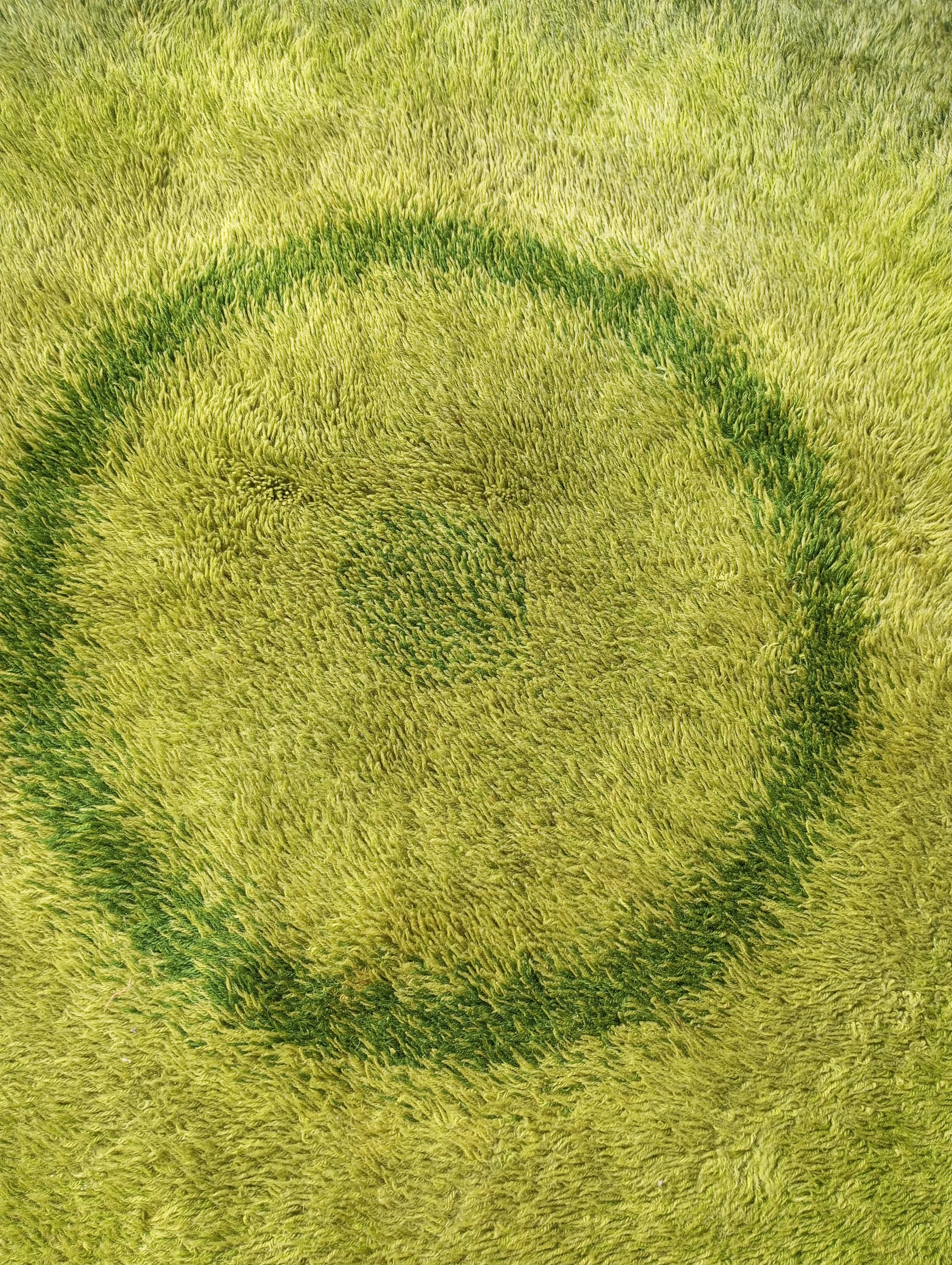 Alfombra redonda verde Dinamarca 1970s Desso Late 20th Century en venta