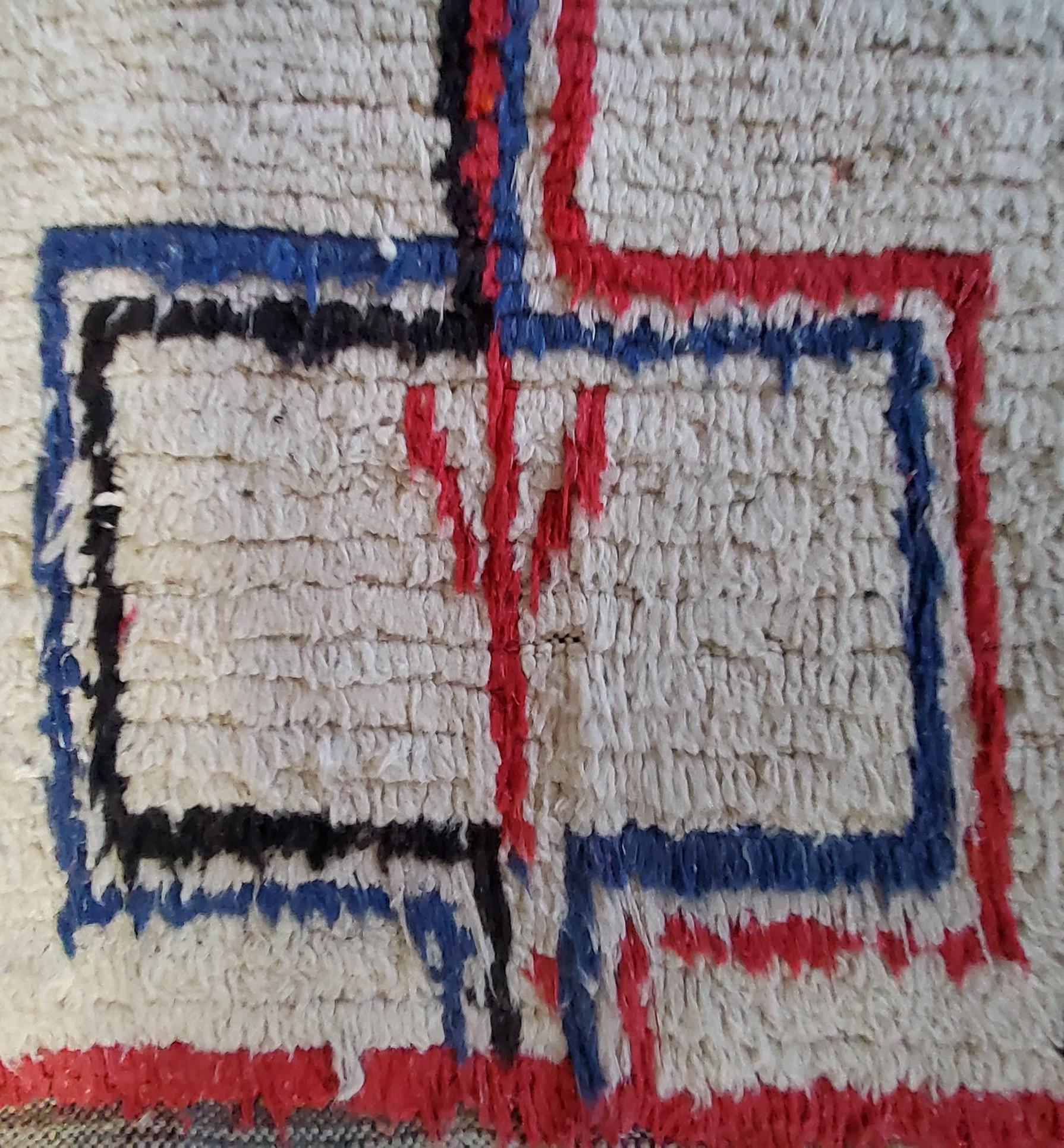 Alfombra de lana bereber Vintage Azilal Marruecos hecha a mano Multicolor Natural en Bueno estado para la venta en Loria, IT