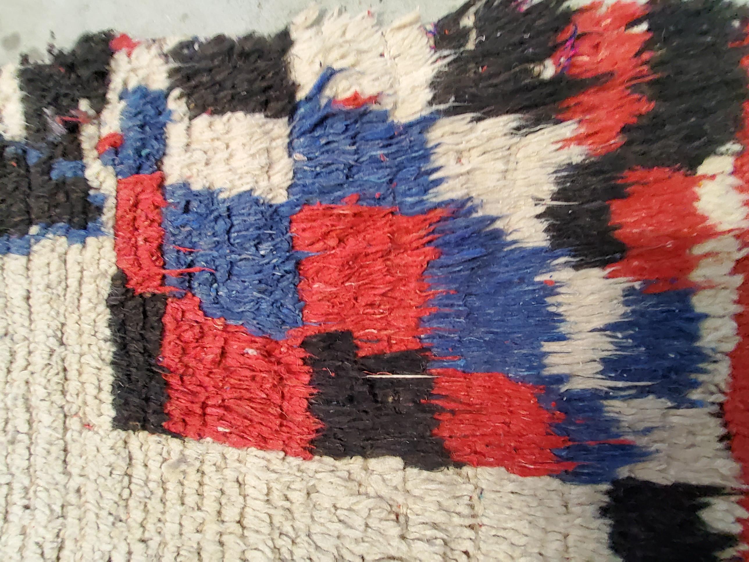 Alfombra de lana bereber Vintage Azilal Marruecos hecha a mano Multicolor Natural Late 20th Century en venta