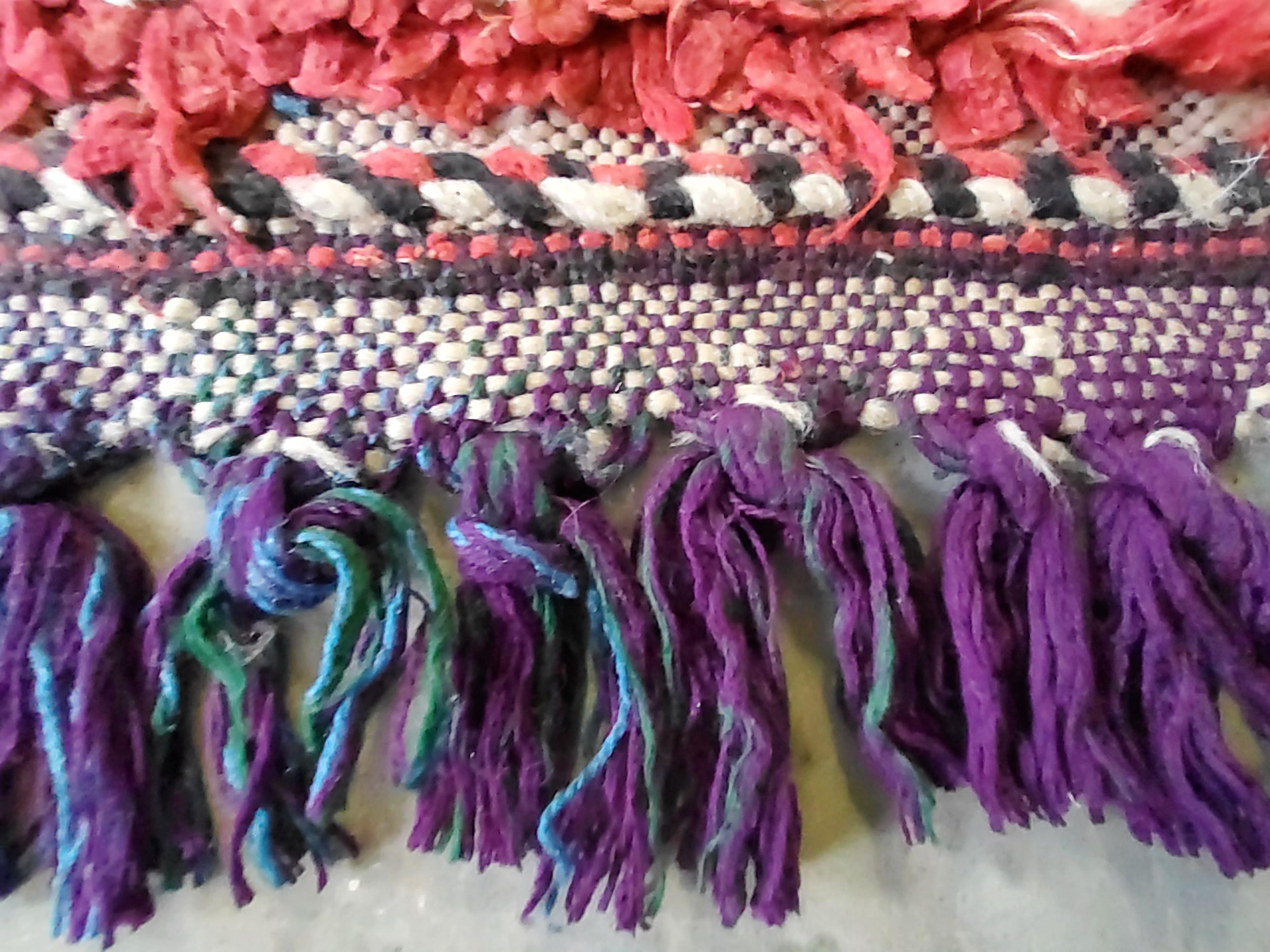 Alfombra de lana bereber Vintage Azilal Marruecos hecha a mano Multicolor Natural en venta 1