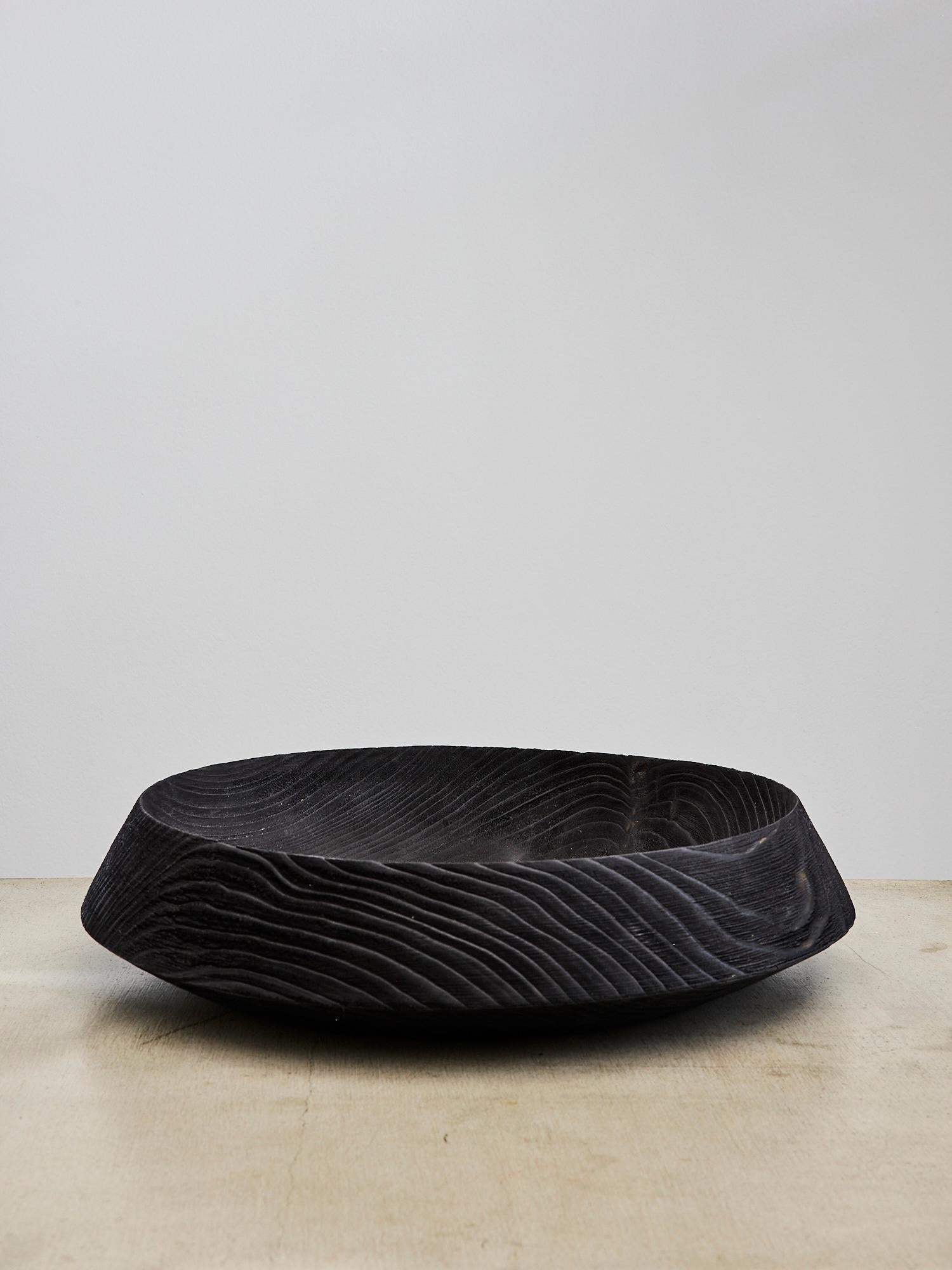 Vaso unico Tara 02 - Scultura contemporanea in Wood nero di Megarisiotis
Dimensioni: Ø 45 x H. 8 cm.
Materiali: Pino tornito, spazzolato e bruciato.

Tara è senza dubbio la divinità femminile più potente della tradizione buddista ed è la suprema