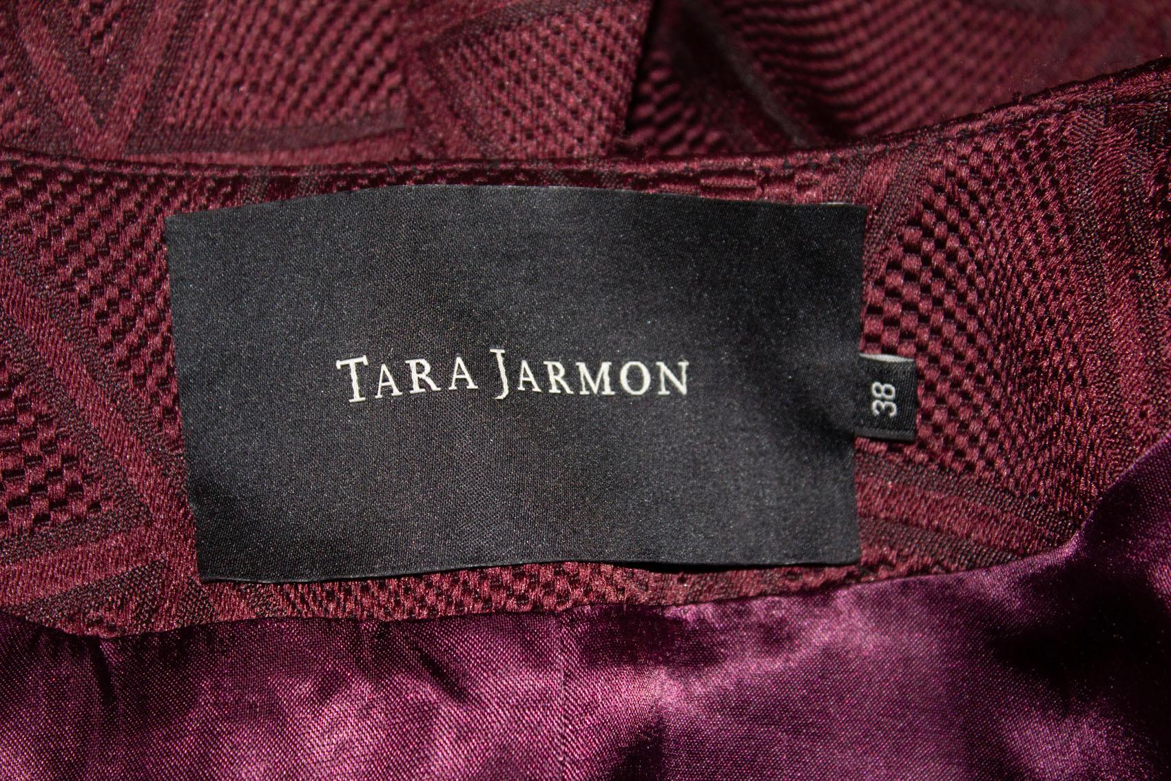 Women's or Men's Tara Jarmon Burgundy Short Coat For Sale