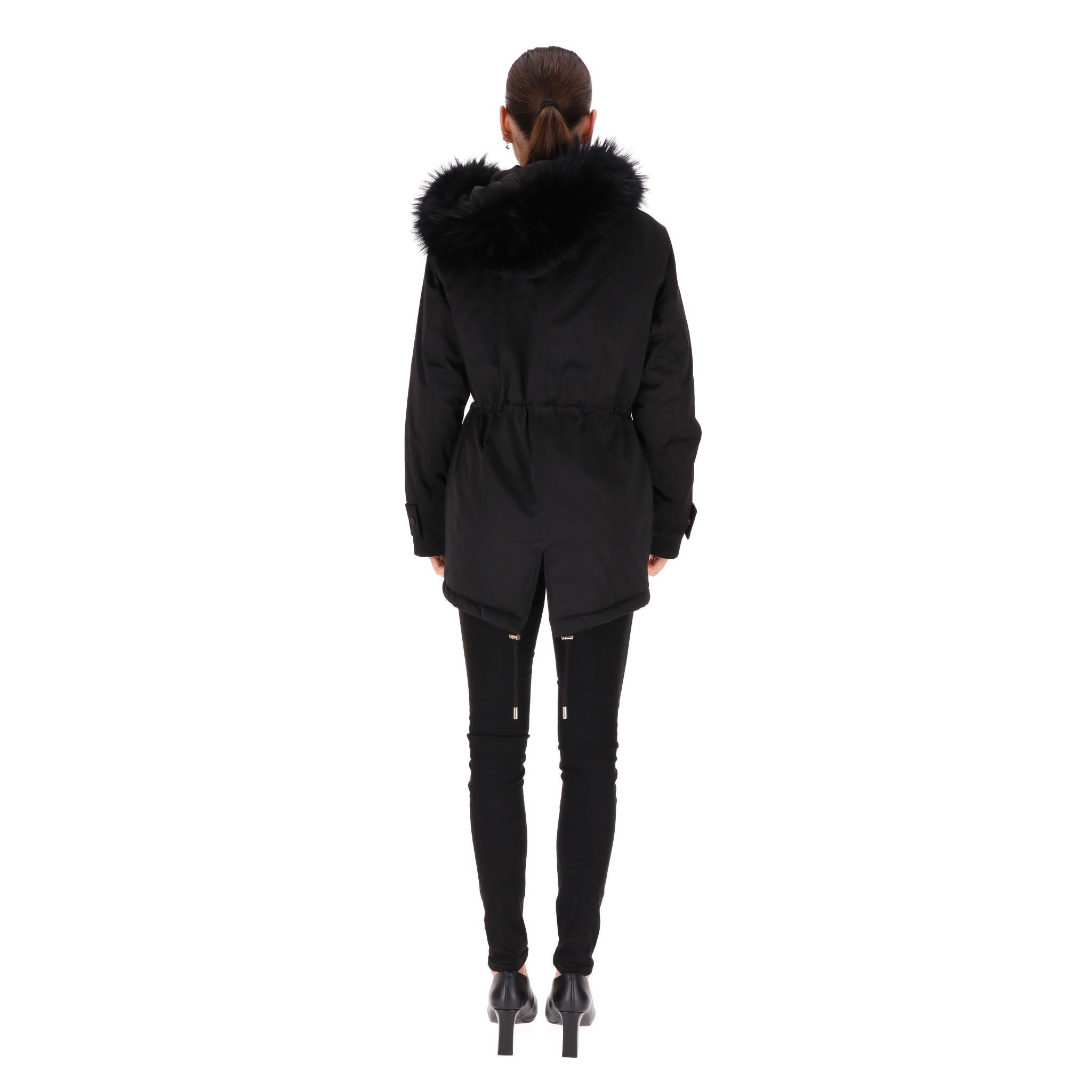 Chaqueta parka Tara Jarmon con capucha ribeteada de mapache en Excelente estado para la venta en London, GB