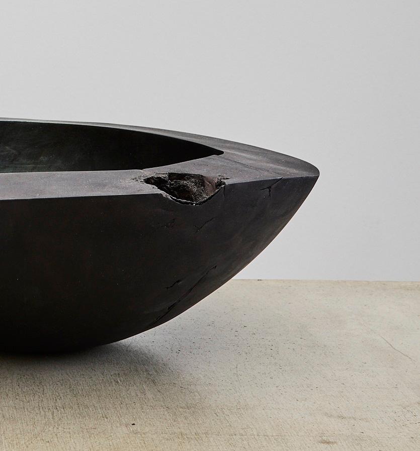 Recipiente Único Tara One 1 - Contemporáneo Esculpido en Madera Negra by Megarisiotis Posmoderno en venta