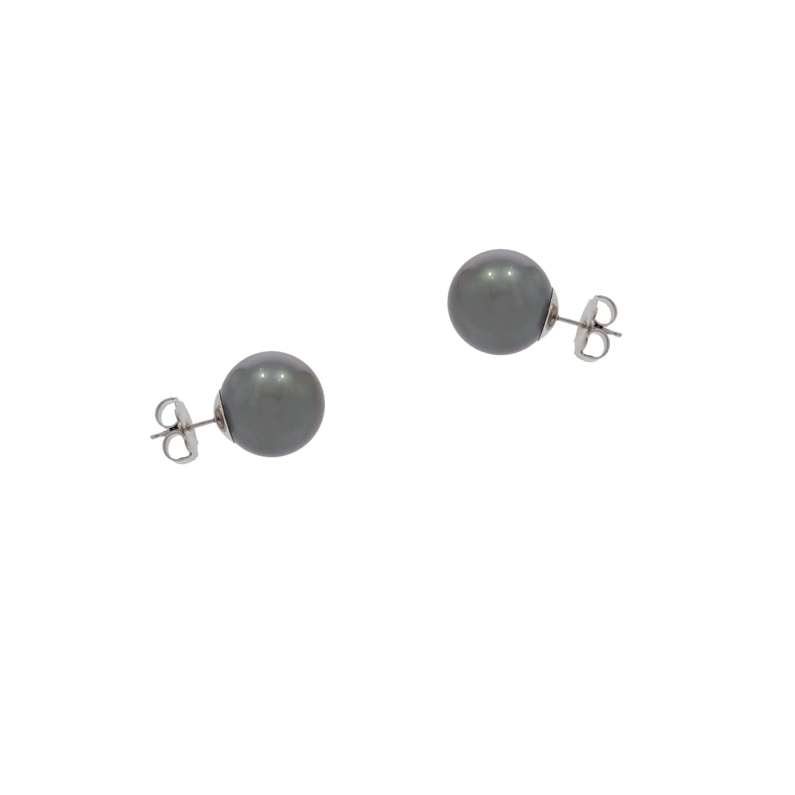 TARA has crafted exquisite jewelry for the world's most discerning customers for more than 45 years and  continues to evolve creating jewelry that is elegant, classic and contemporary.
This Gray Cultured Tahitian Pearl 15.5-15mm Stud earrings, is