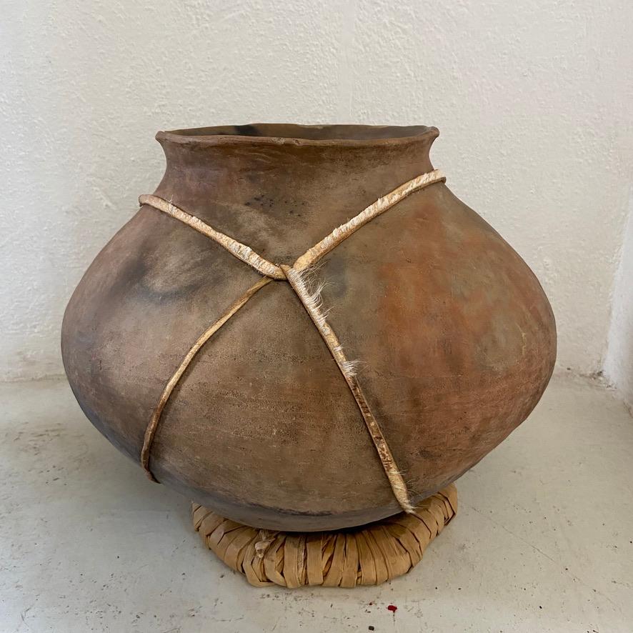 Tarahumara Pot from Northern Mexico, circa 1950s In Fair Condition In San Miguel de Allende, Guanajuato
