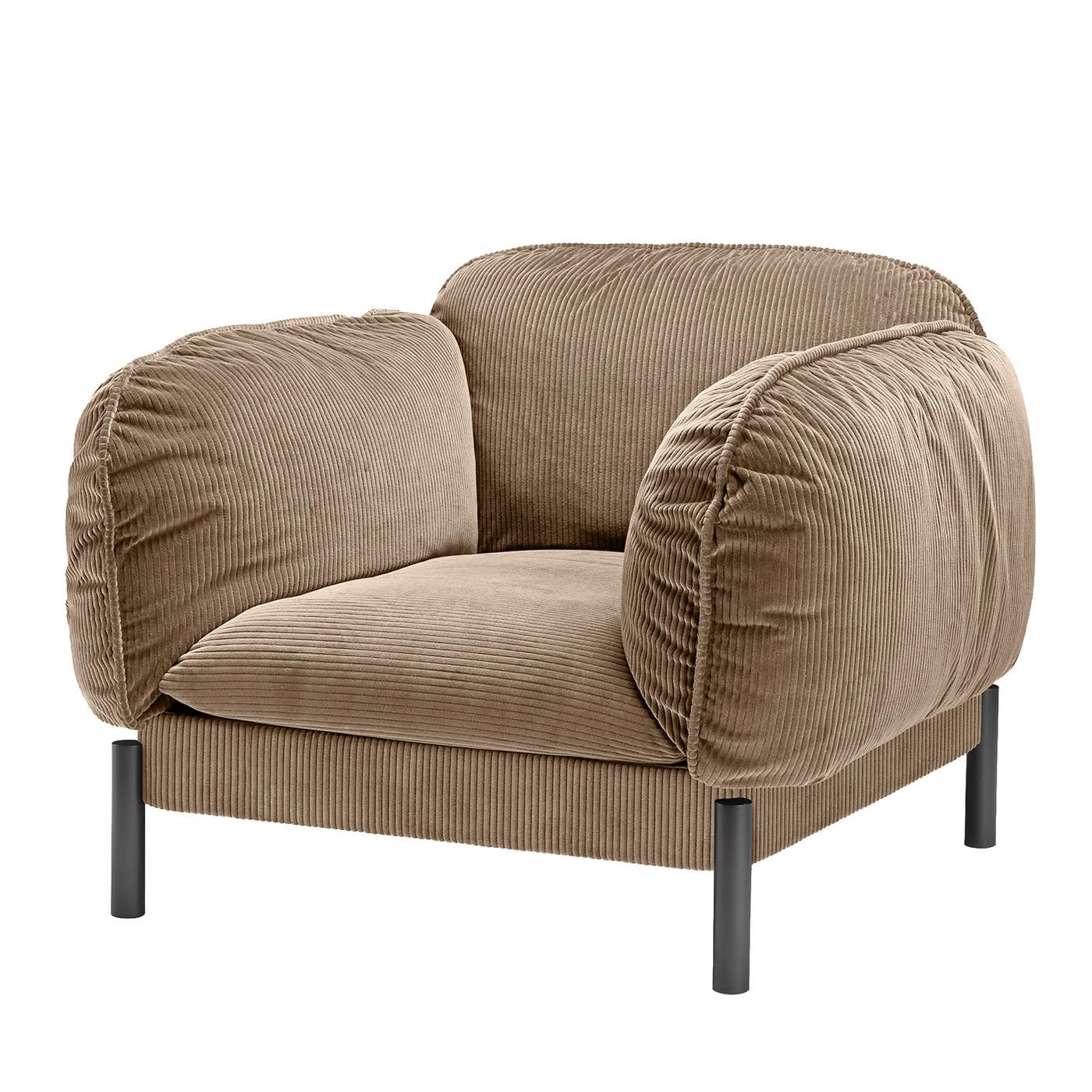 This plush armchair was designed by Lorenza Bozzoli as a nest where to enjoy the embrace of generous padding coupled to the soft caress of a brown corduroy upholstery. Raised on sober cylindrical feet finished in black, the plump seat has its