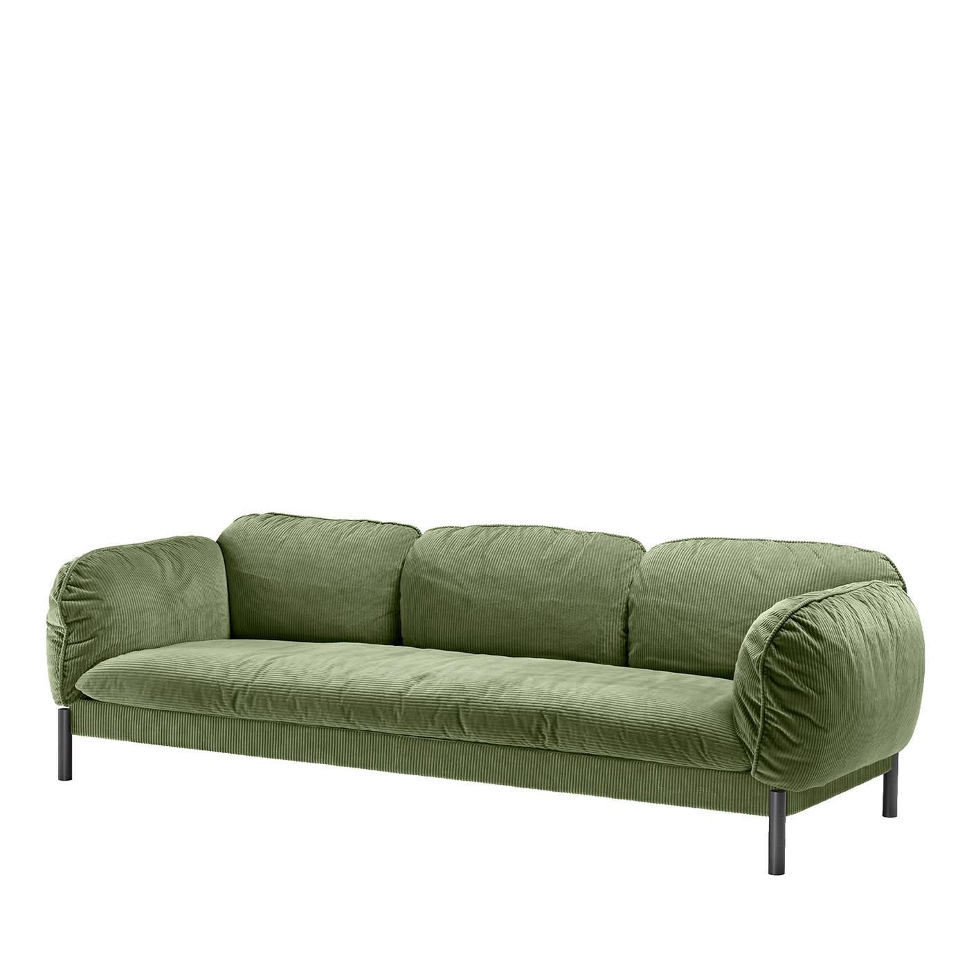 Either to watch a movie enveloped in one's favorite blanket or to chat with a friend while having a cup of tea, this sofa will be a good idea to enjoy impeccable comfort. Cylindrical feet sustain the frame, enriched by generously stuffed cushions