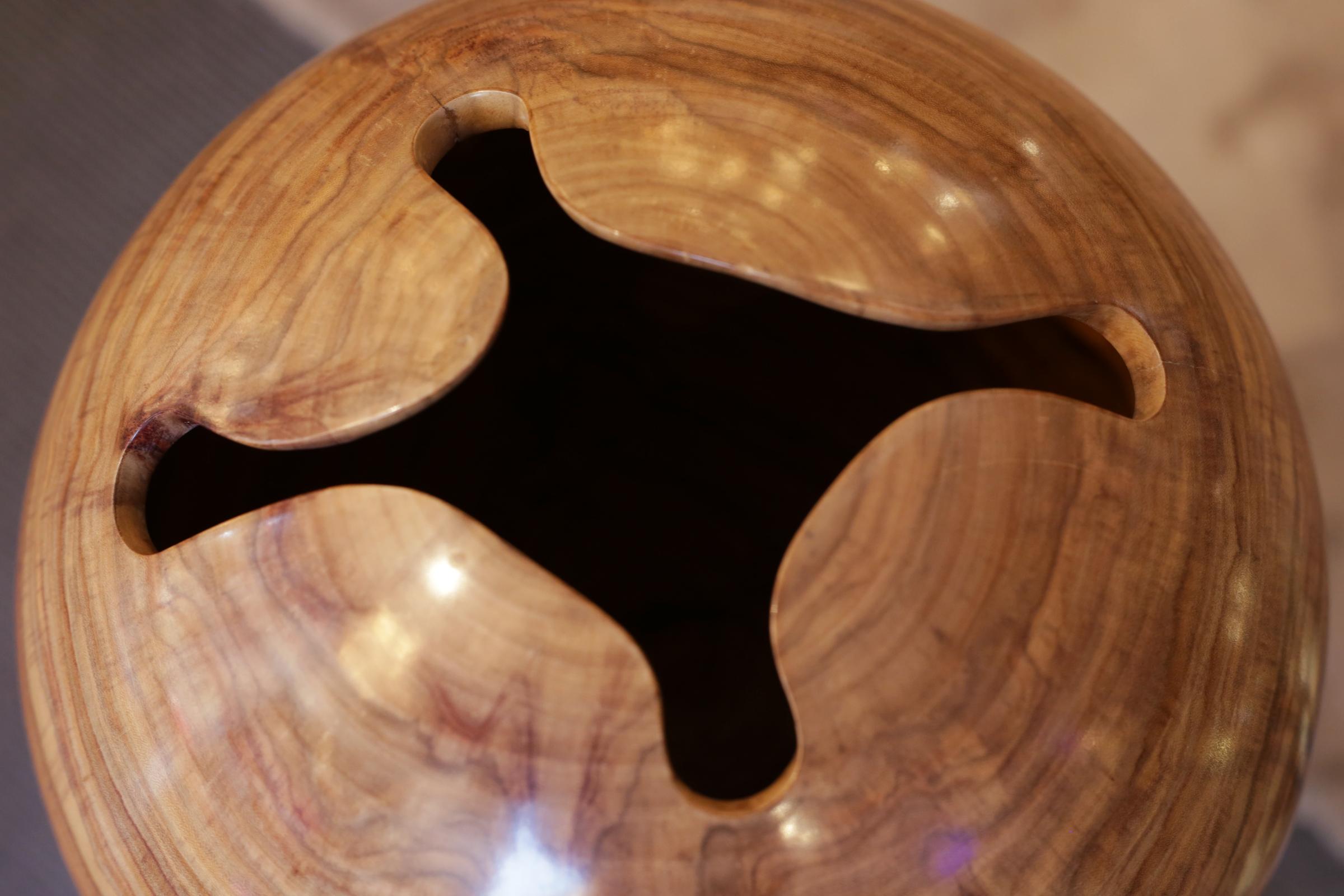 XXIe siècle et contemporain Sculpture de boule Tarara Amaria en vente