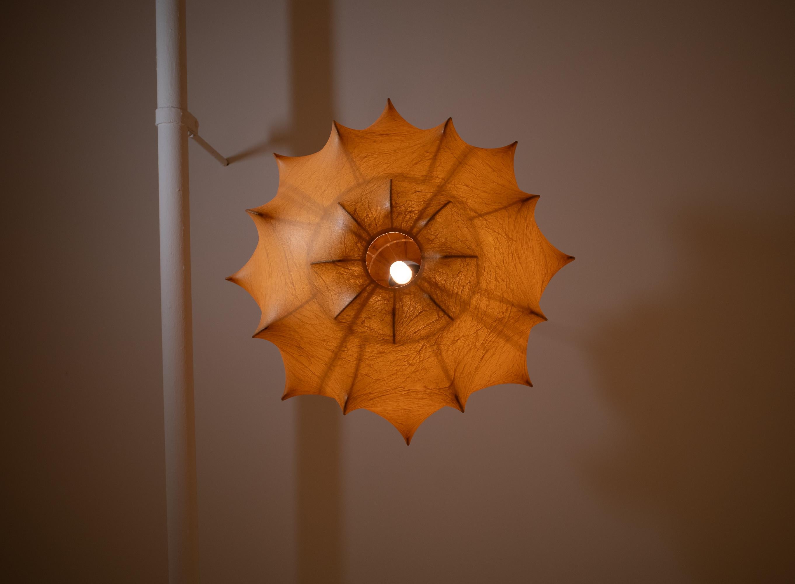 ‘Taraxacum’ Cocoon Pendant by Achille & Pier Giacomo Castiglioni for FLOS In Good Condition For Sale In New York, NY