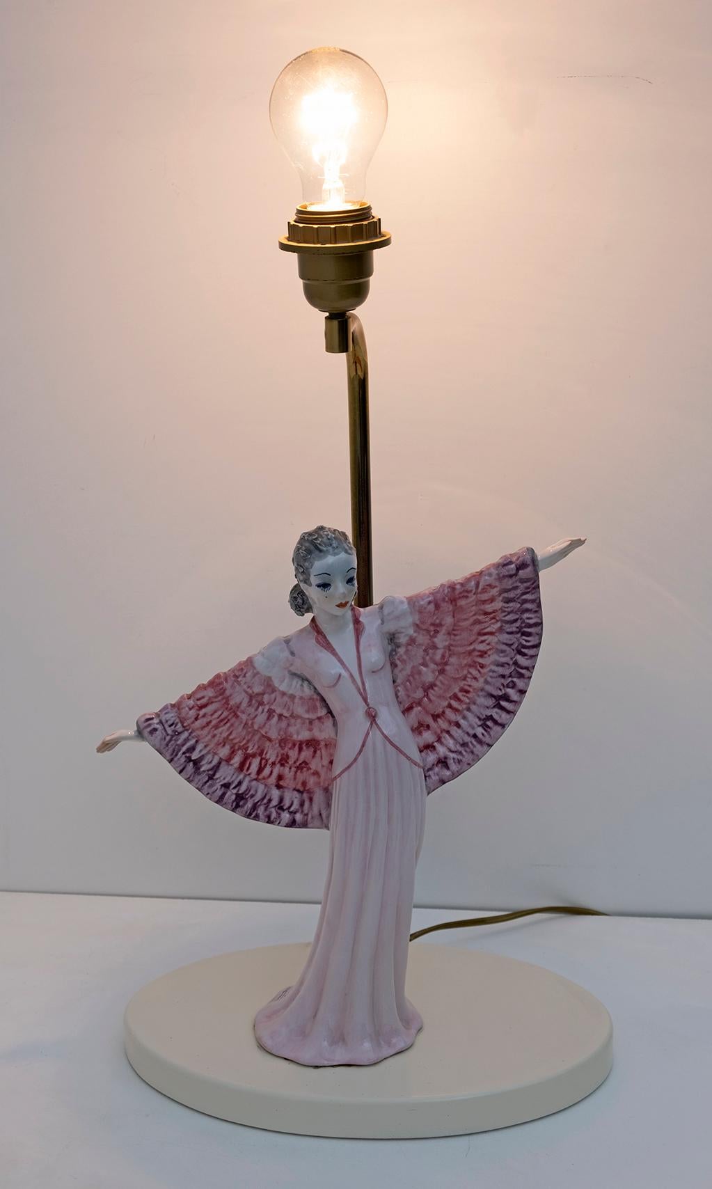 Beautiful lamp made by the famous Italian ceramist Tarcisio Tosin, figure of a woman in Art Nouveau style, signed by the artist. The company called: Ceramica d'Arte La Freccia di Tarcisio Tosin, was born in the 1930s, Lenci era. Ceramic on wooden