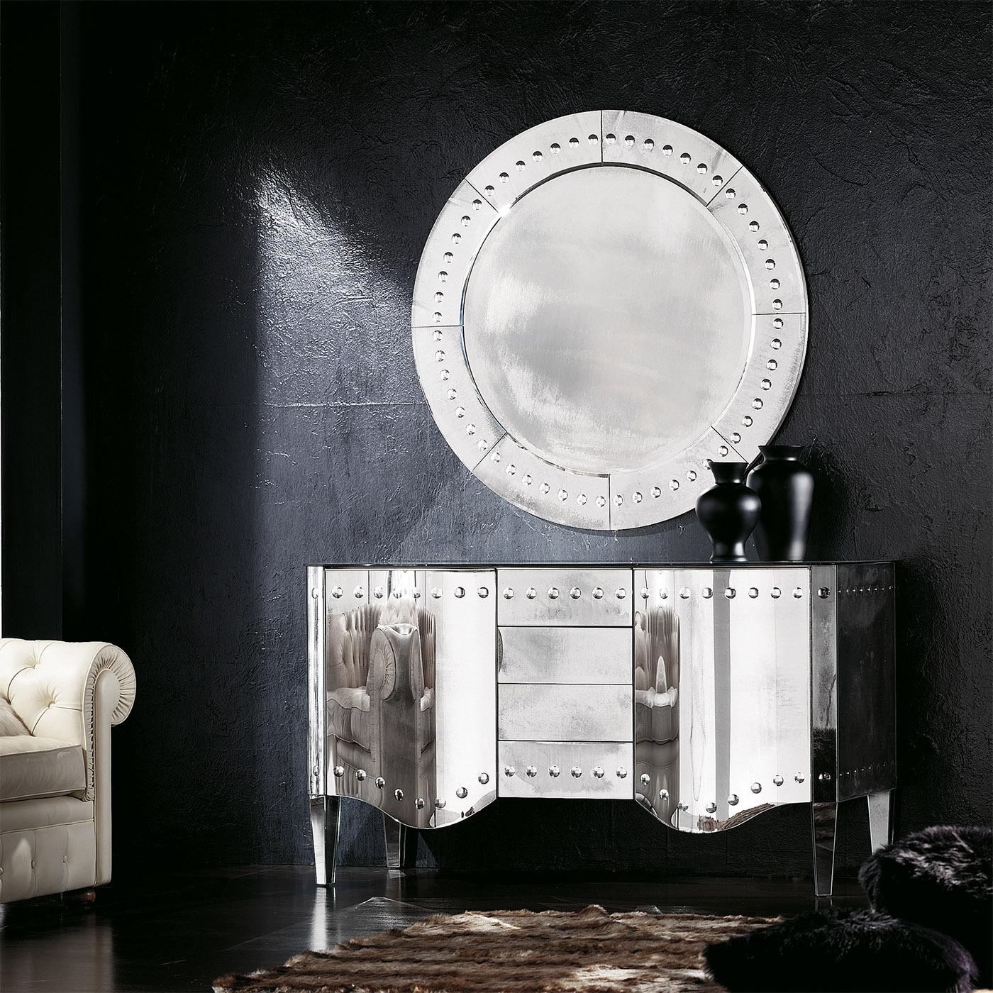 Part of the Montmartre Collection, this refined mirror will be the focal point of a minimalist or industrial-style interior. Structure made of wood with antique silver-leaf edges. Central part made of bevelled glass with medium antique mirrored