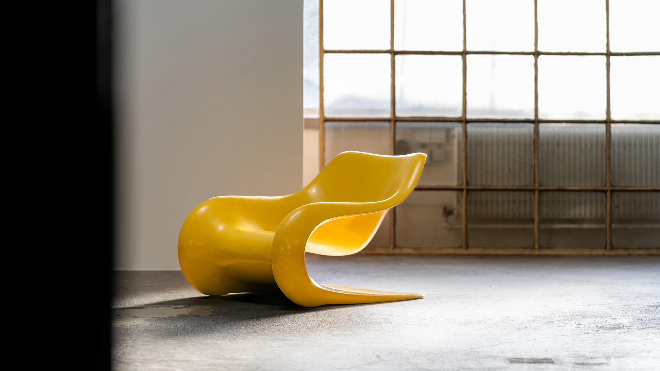 Rare Targa chair designed by Klaus Uredat for Horn Collection, Germany in the early 1970s. 

Composite fiberglass, very sturdy construction, stunning organic design.
Comes from a hotel pool area, there was a patch with a seat number on the top of