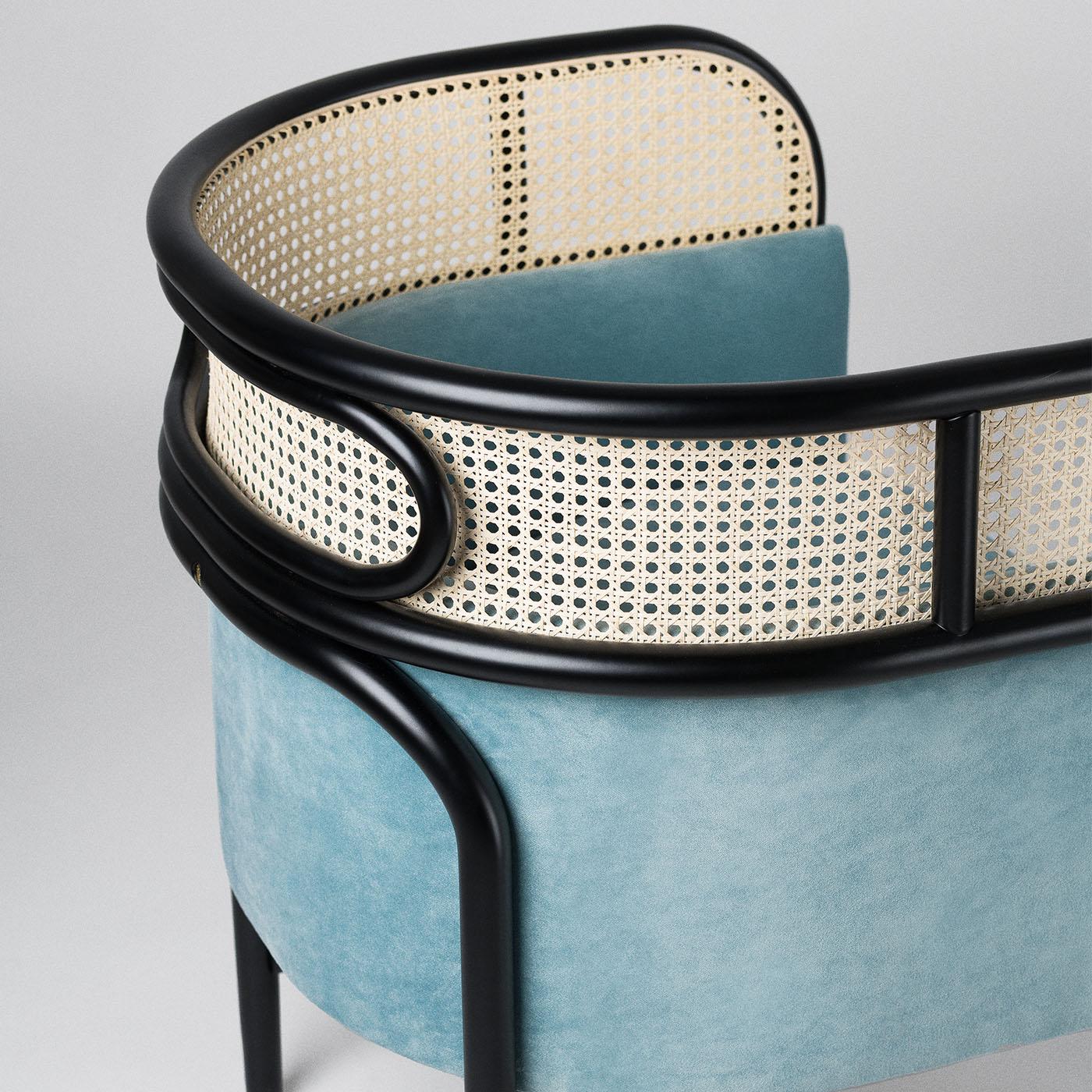 Targa Petit Hellblauer Samt-Sessel im Angebot 3