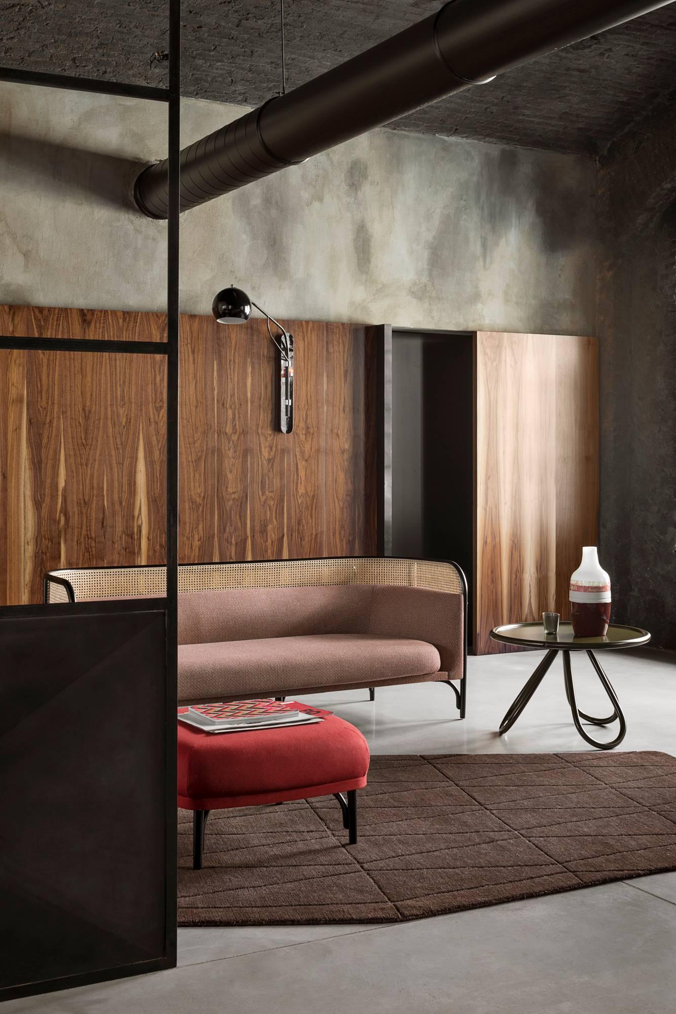 Wiener GTV design's collection of upholstery suggests a new concept of comfort designed by GamFratesi, the Italian-Danish designer duo Stine Gam and Enrico Fratesi. Targa is a family consisting of an elegant two-seater (160 cm) or three-seat (200