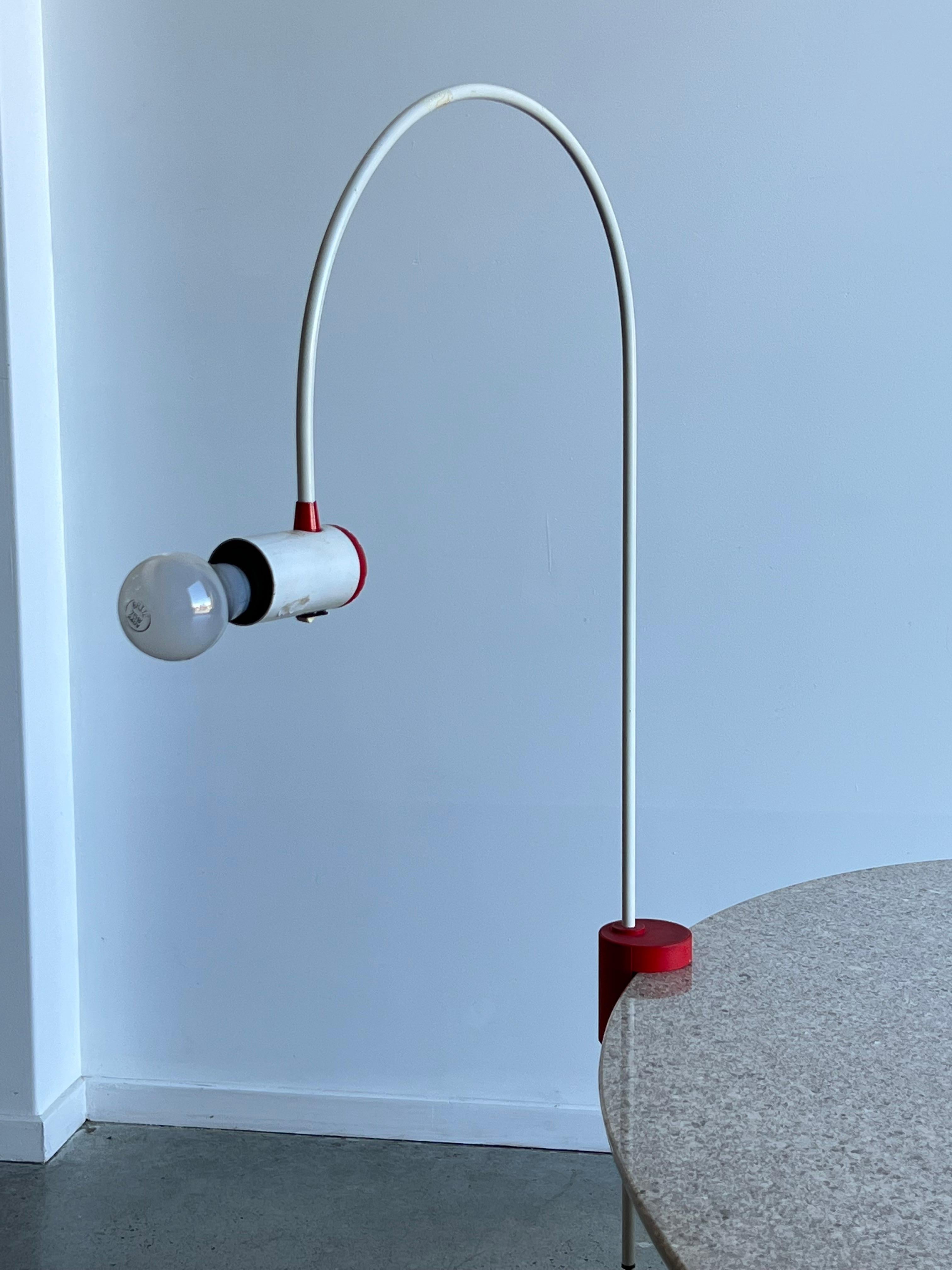 Targetti arc shaped large elegant and minimalistic desk lamp with clamp, adjustable head height. Italy, 1970s.