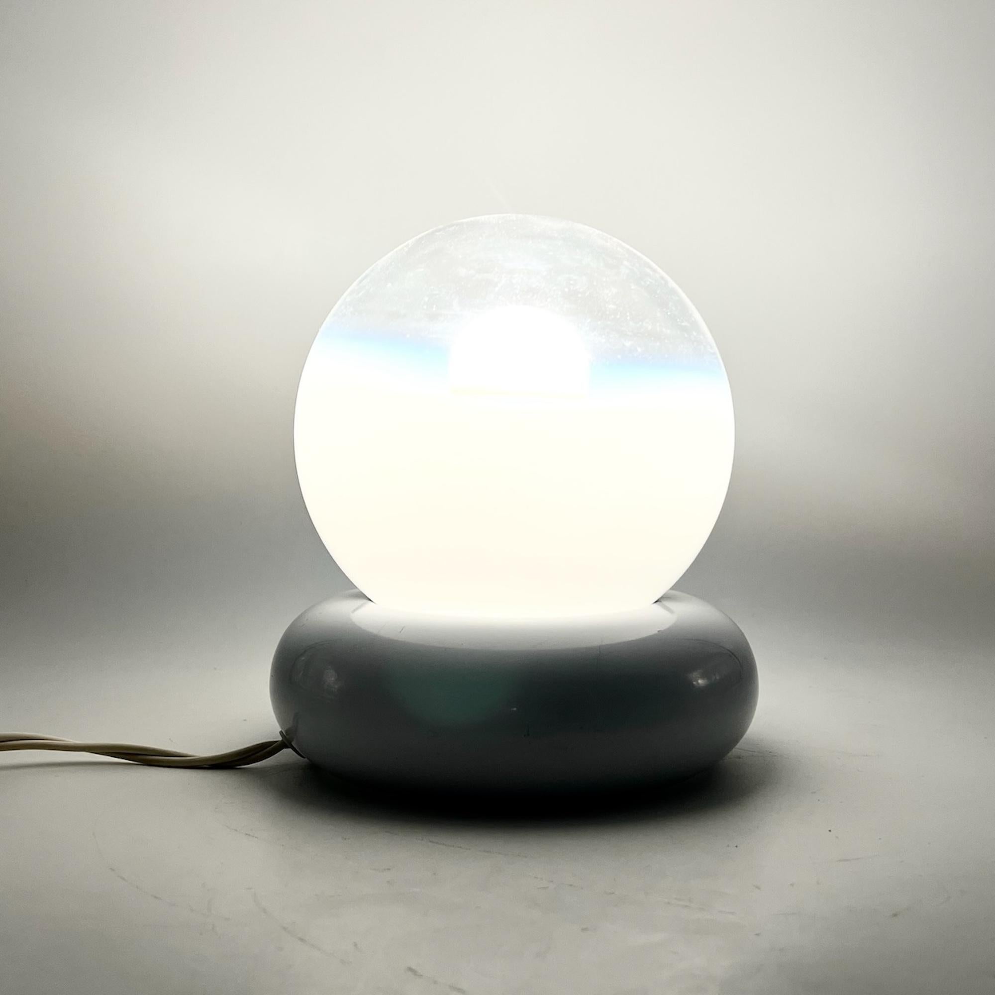 Late 20th Century Targetti Sankey 70s Table Lamp - Minimalist White Base and Gradient Glass Sphere