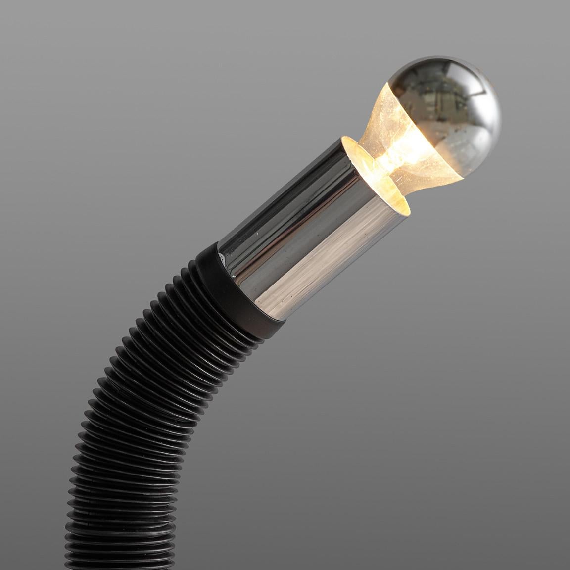 Targetti Sankey Tischlampe aus Chrom (Postmoderne) im Angebot
