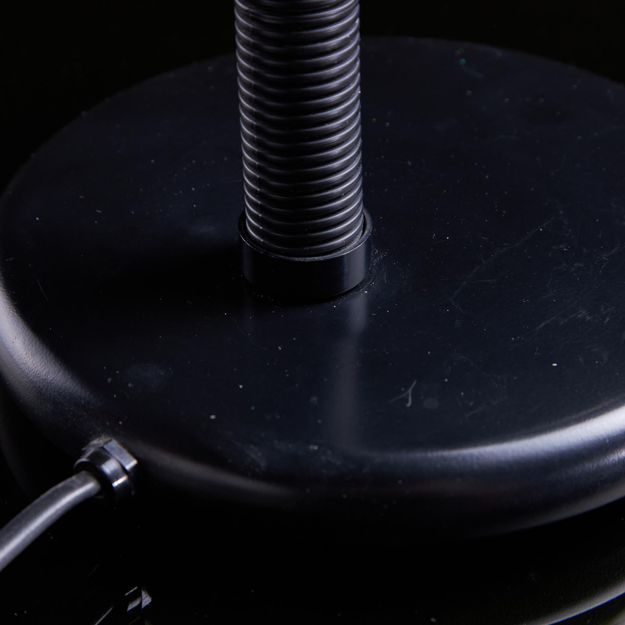 Lampada da tavolo Targetti Sankey con paralume in argento, anni '70 in vendita 6