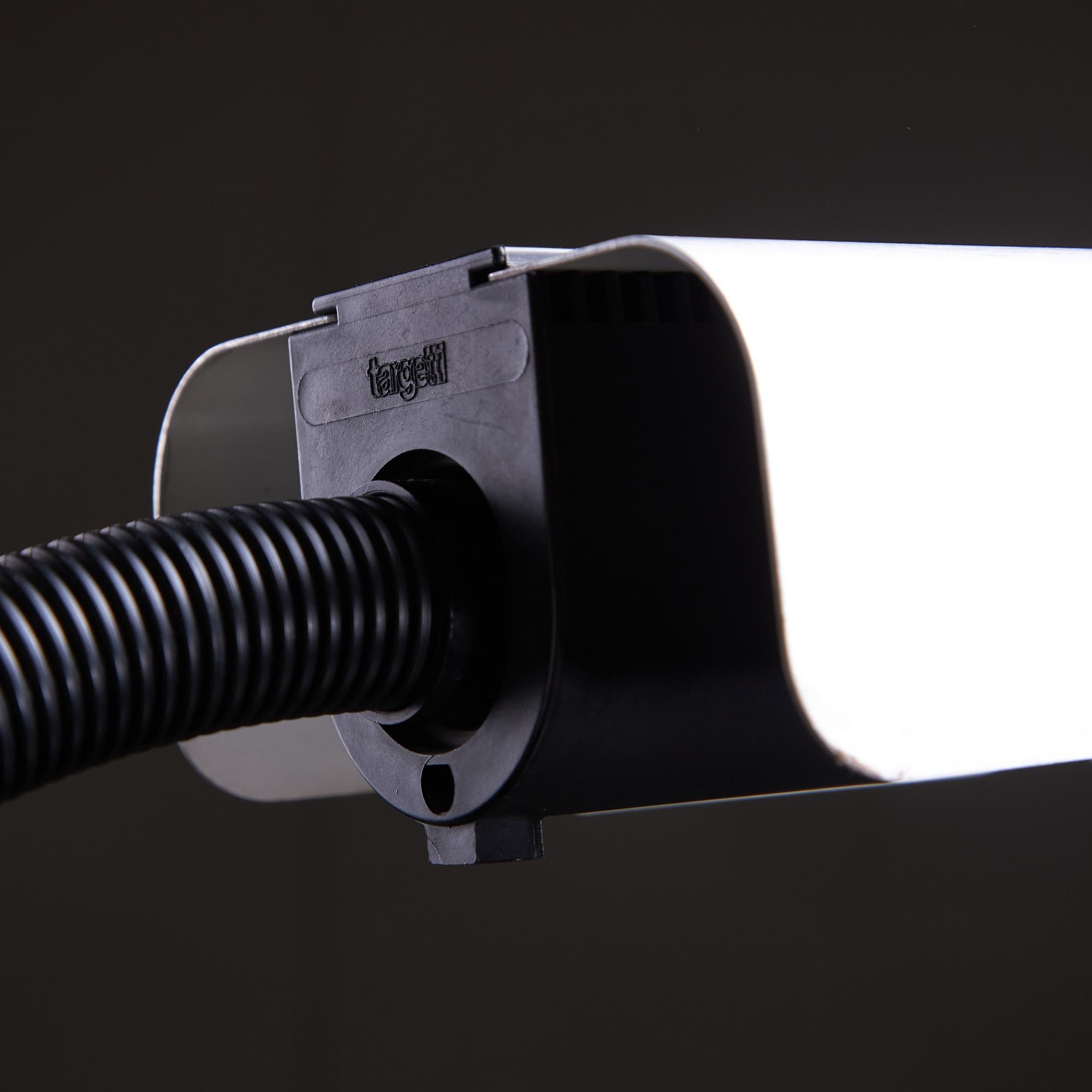 Lampada da tavolo Targetti Sankey con paralume in argento, anni '70 in vendita 1