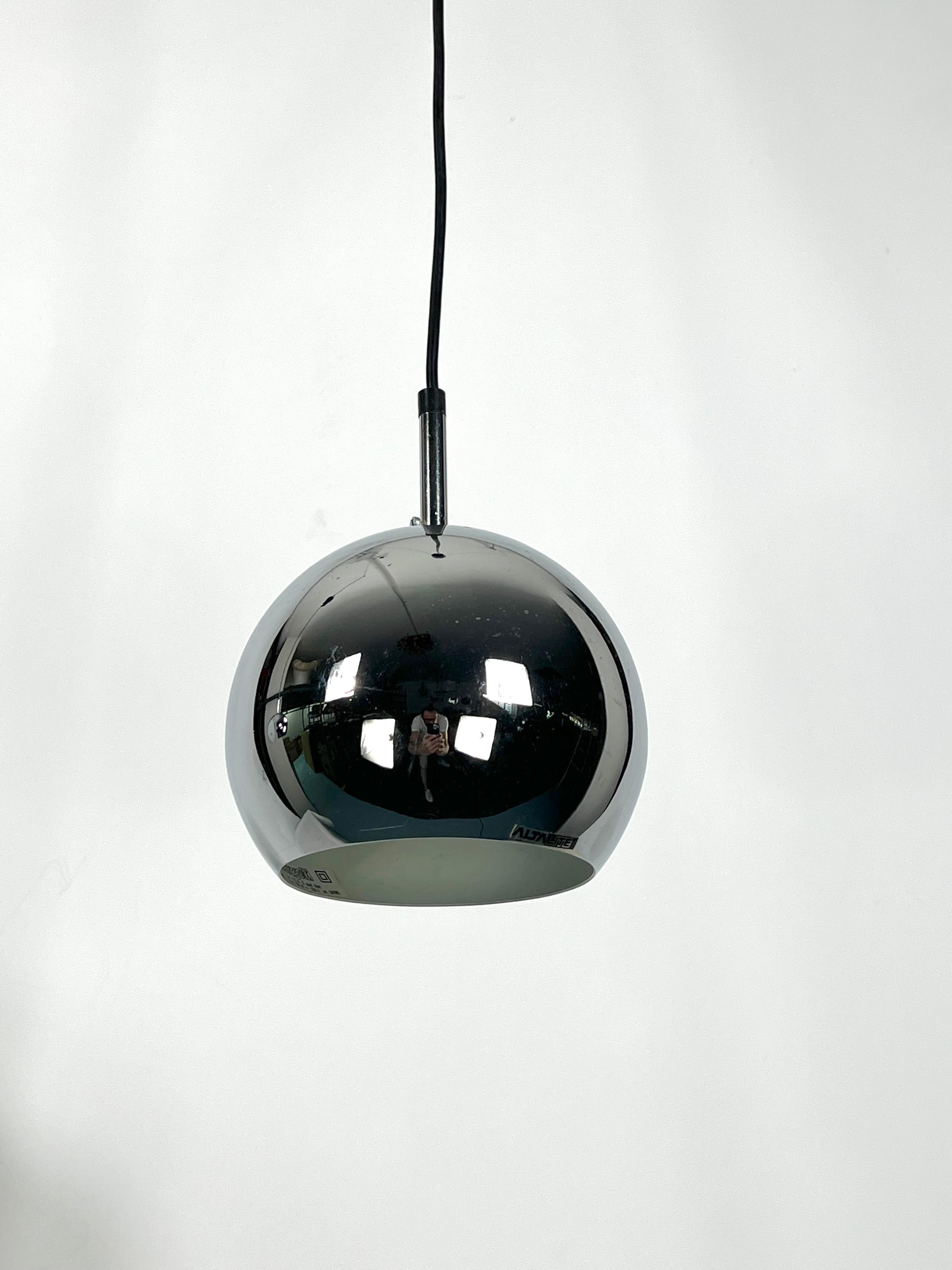 Targetti, Set of Two Chrome Sphere Pendant Lamps from 70s For Sale 3