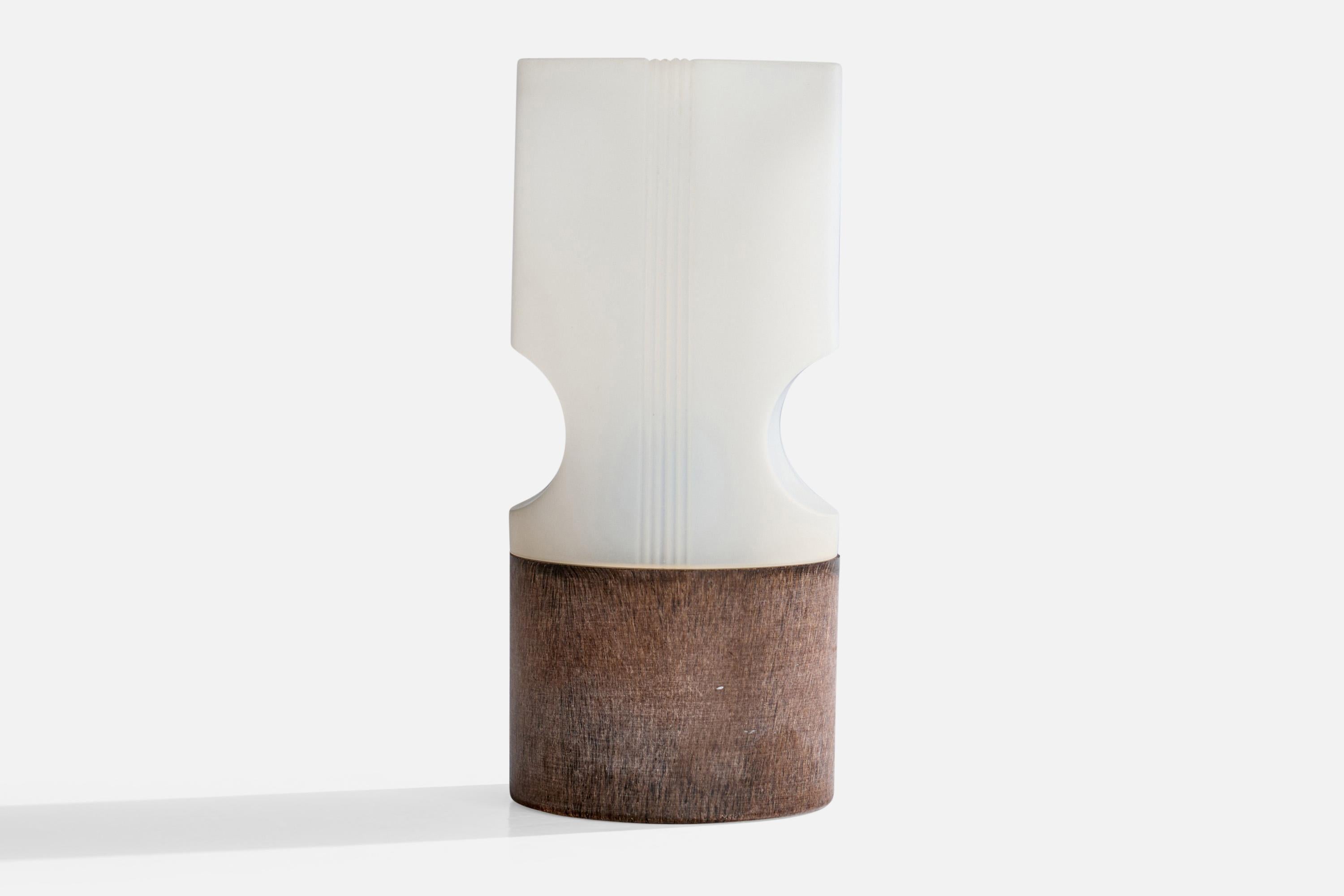 Lampe de table en acrylique blanc et marron produite par Targetti, Italie, c.C. années 1970

Dimensions de la lampe (pouces) : 7.125