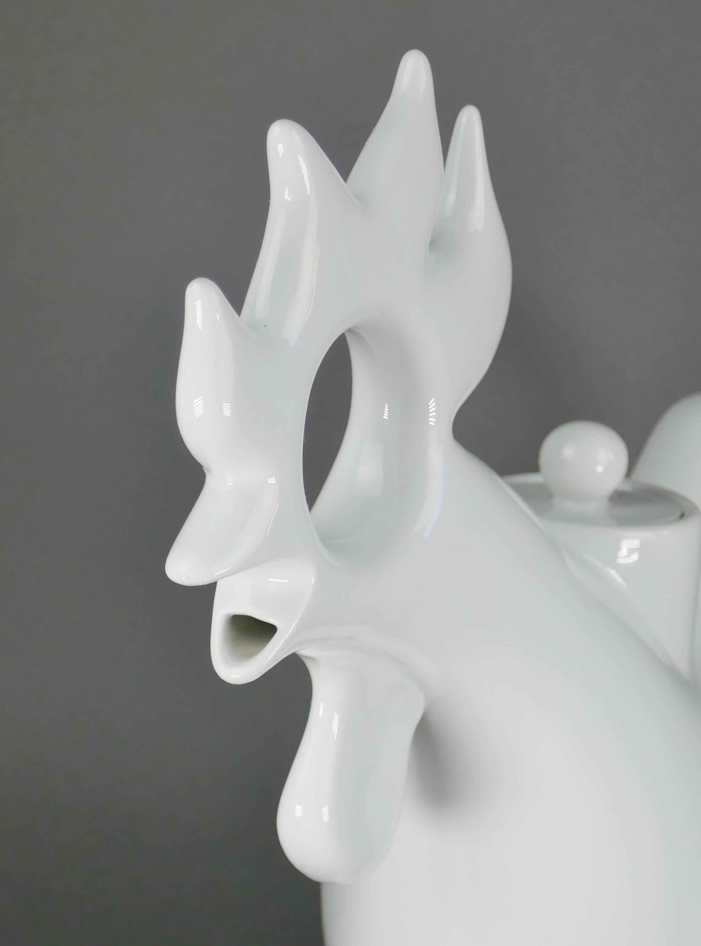 Scultura di gallo giapponese d'avanguardia in porcellana bianca di Taro Okamoto in vendita 2