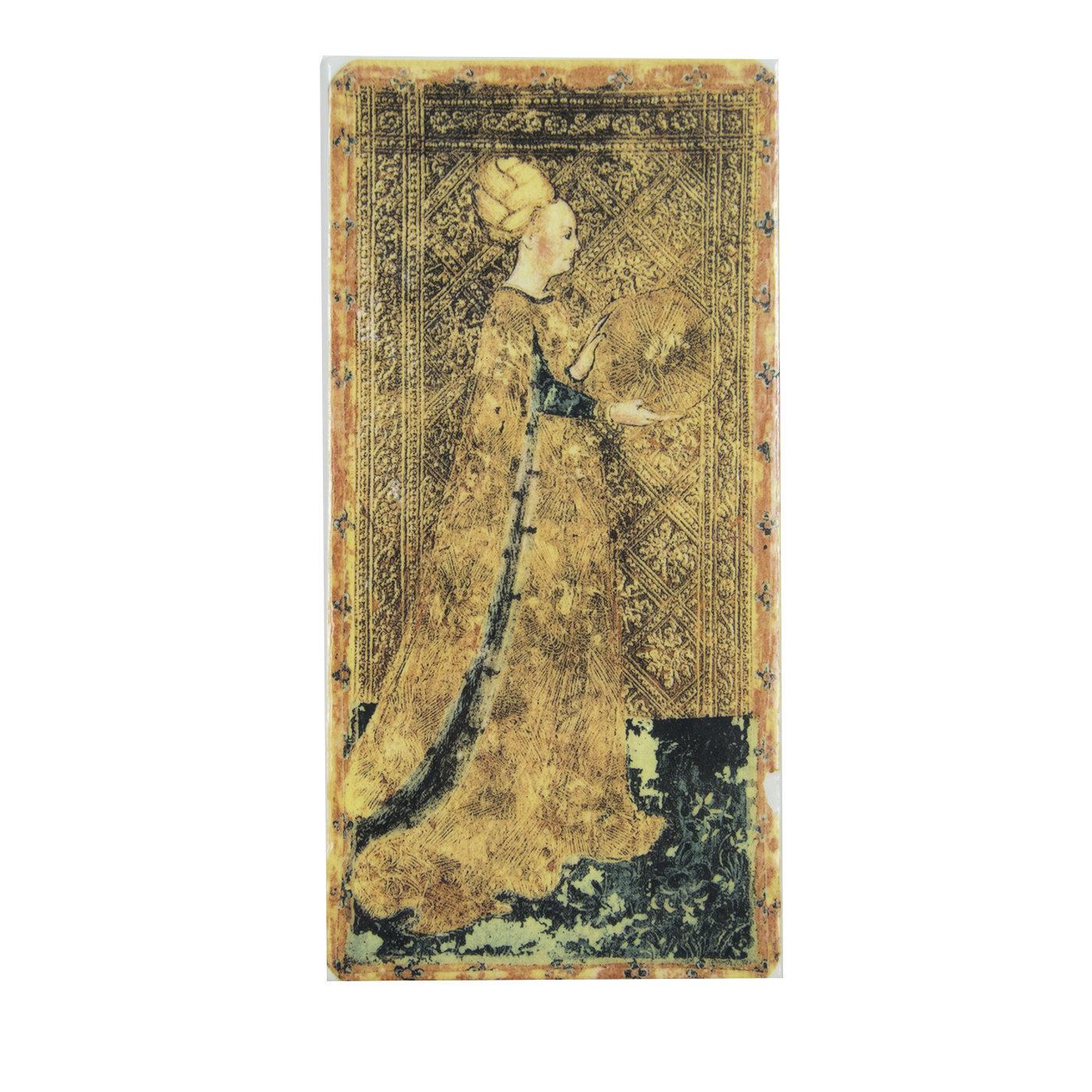 La Regina delle Monete è una superba replica in vetro di Murano dei tarocchi medievali del mazzo Visconti di Modrone. L'energia cosmica di questa carta è rappresentata da una donna serena, caratterizzata da opulenti abiti d'oro e da capelli