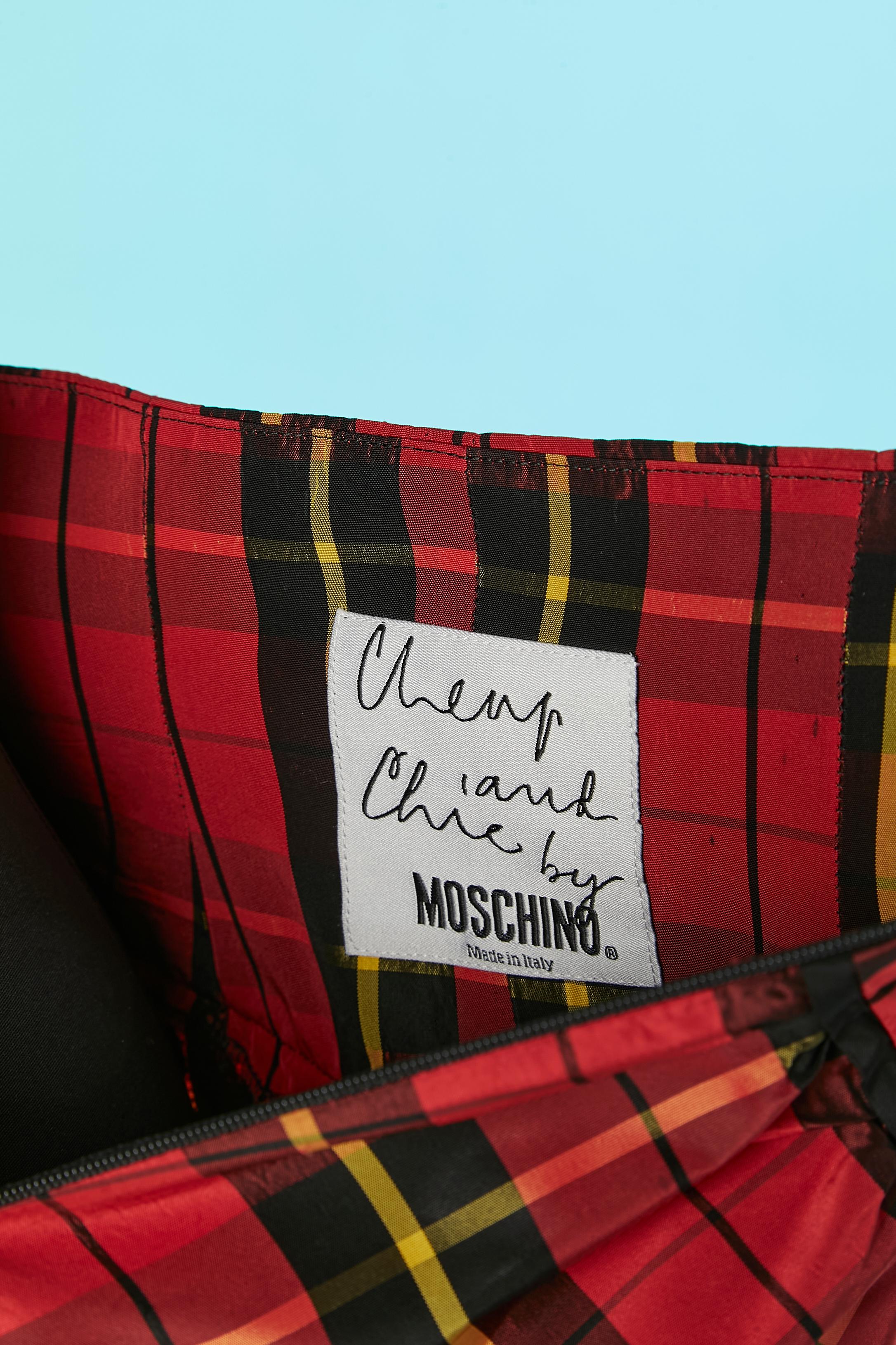 Tartan check skirt with ruffles on the back and bow Moschino Cheap and Chic  In Excellent Condition For Sale In Saint-Ouen-Sur-Seine, FR
