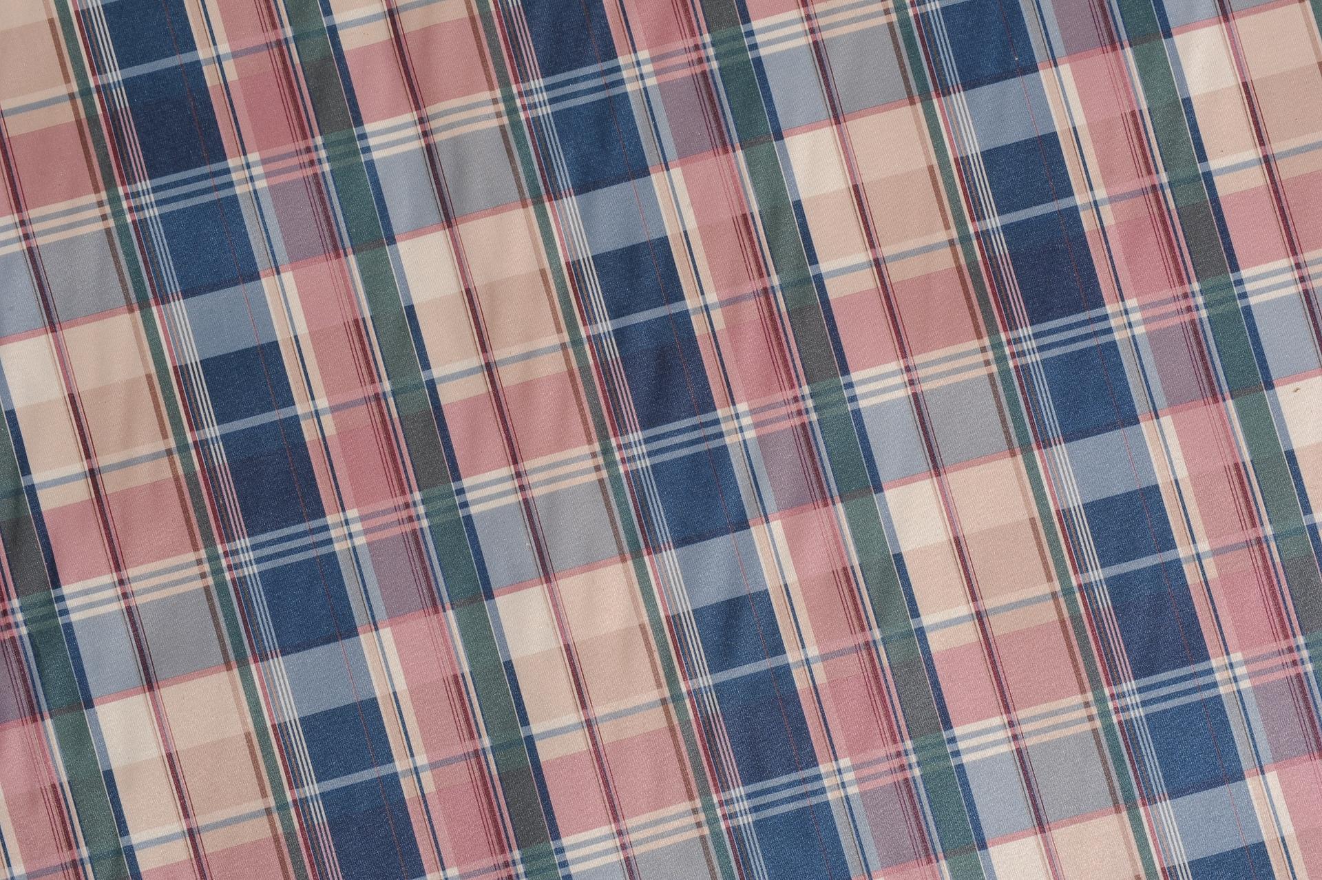 Tartan Satin Textile Fabric: On OFFER In Excellent Condition For Sale In Alessandria, Piemonte