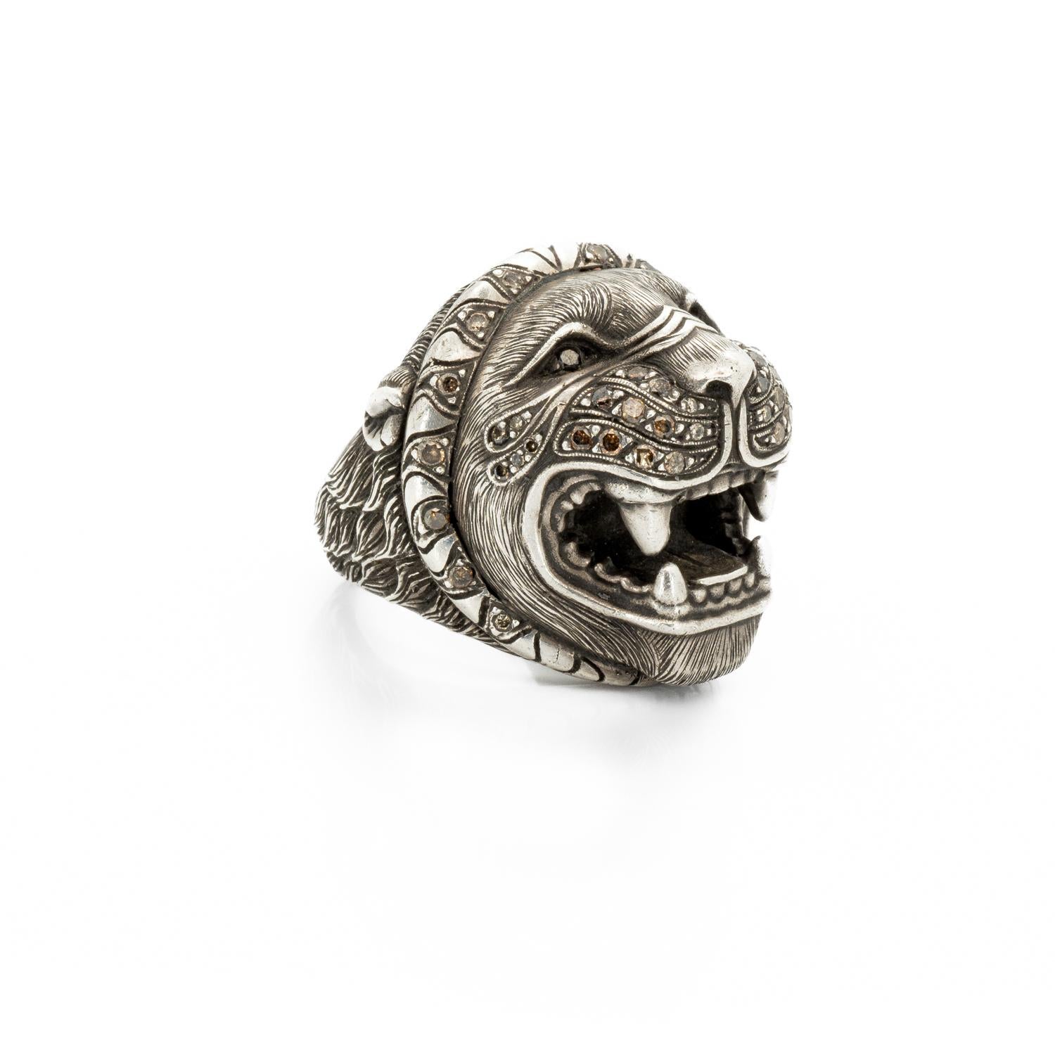 Round Cut Taru Jewelry Lion Diamond Silver Ring For Sale