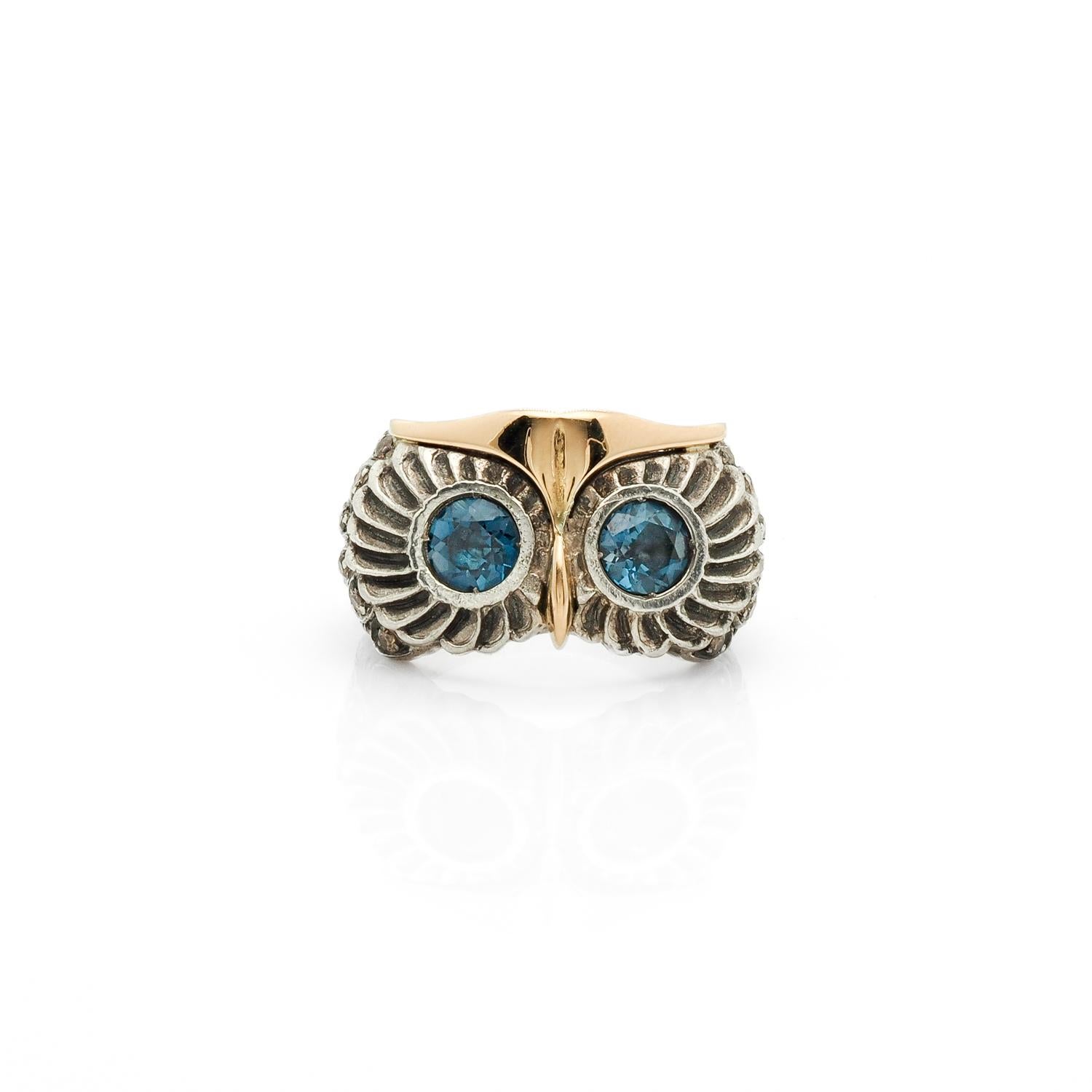 Contemporary Taru Jewelry Owl London Blue Topaz Yellow Gold and Silver Ring For Sale