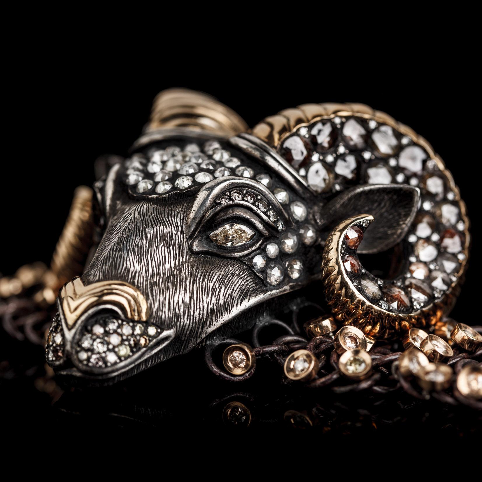 Taille rose Taru Jewelry Bracelet bélier en or jaune et argent avec diamants en vente