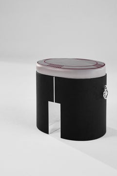 Pouf Taru in impiallacciato Oak Alpi, ottone placcato argento e seta intrecciata Antakya di Marau