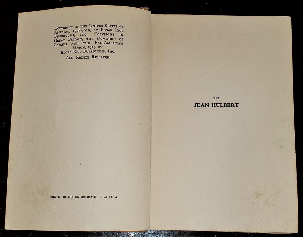 Präsentation eines herrlich seltenen Buches .... Tarzan und das verlorene Reich Erste Ausgabe von Edgar Rice Burroughs, Metropolitan 1929 1st Edition.

Octavo, S. [1-6] [1-2] 3-313 [314: leer], eingefügtes Frontispiz mit Illustration von A. W.