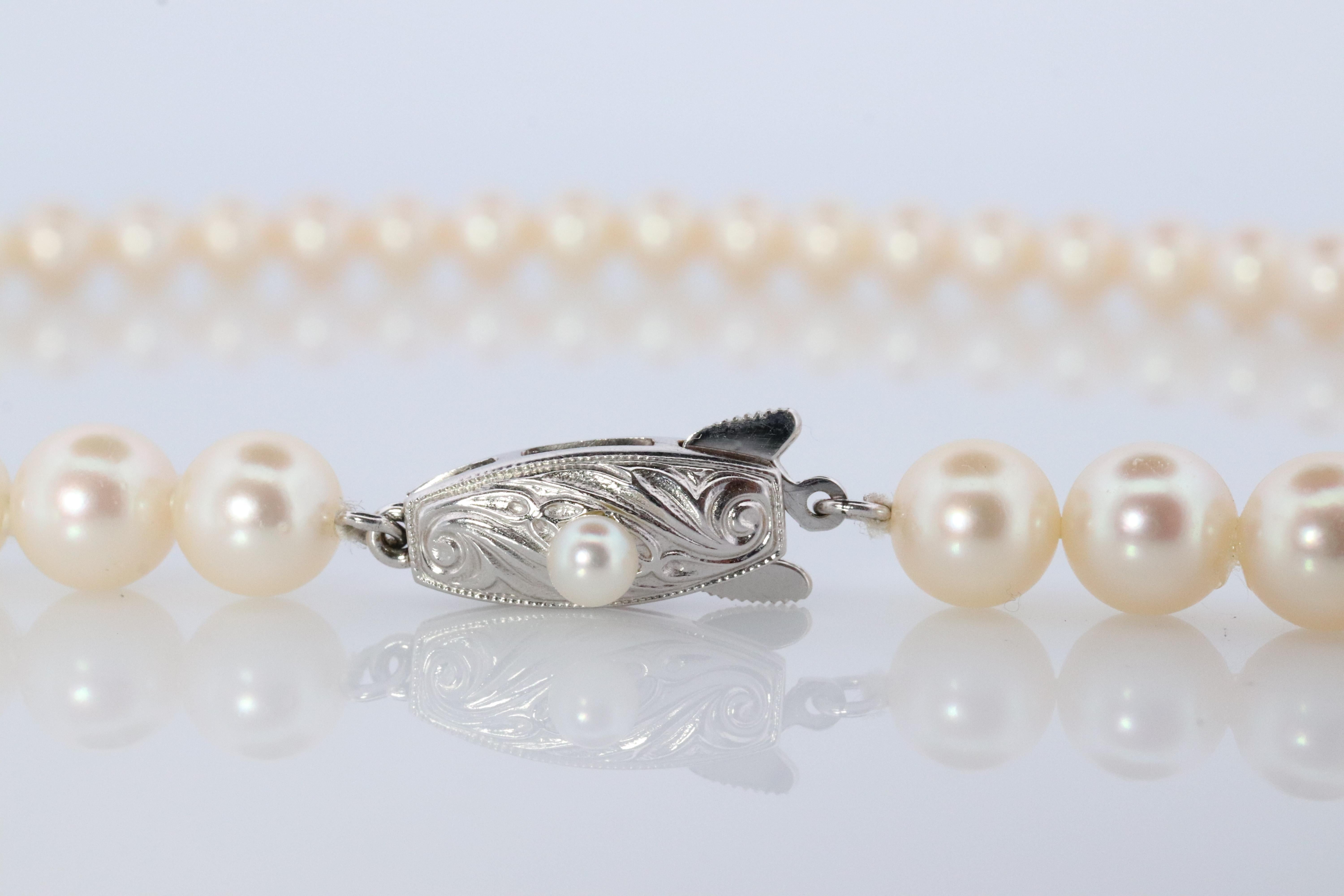 TASAKI 14k White Gold Pearl Necklace. 7mm Pearls Necklace. Japanese Pearls. In Good Condition For Sale In Port Charlotte, FL