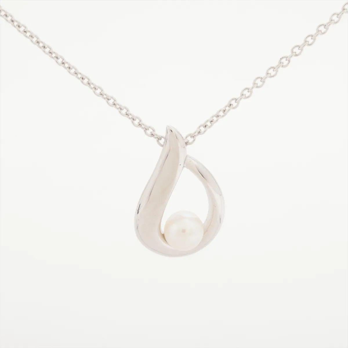 The Tasaki Pearl Pendant Necklace in silver is a graceful blend of modern design and timeless elegance. Suspended from a fine silver chain, the teardrop-shaped pendant frames a Tasaki pearl at its center, creating a striking focal point that