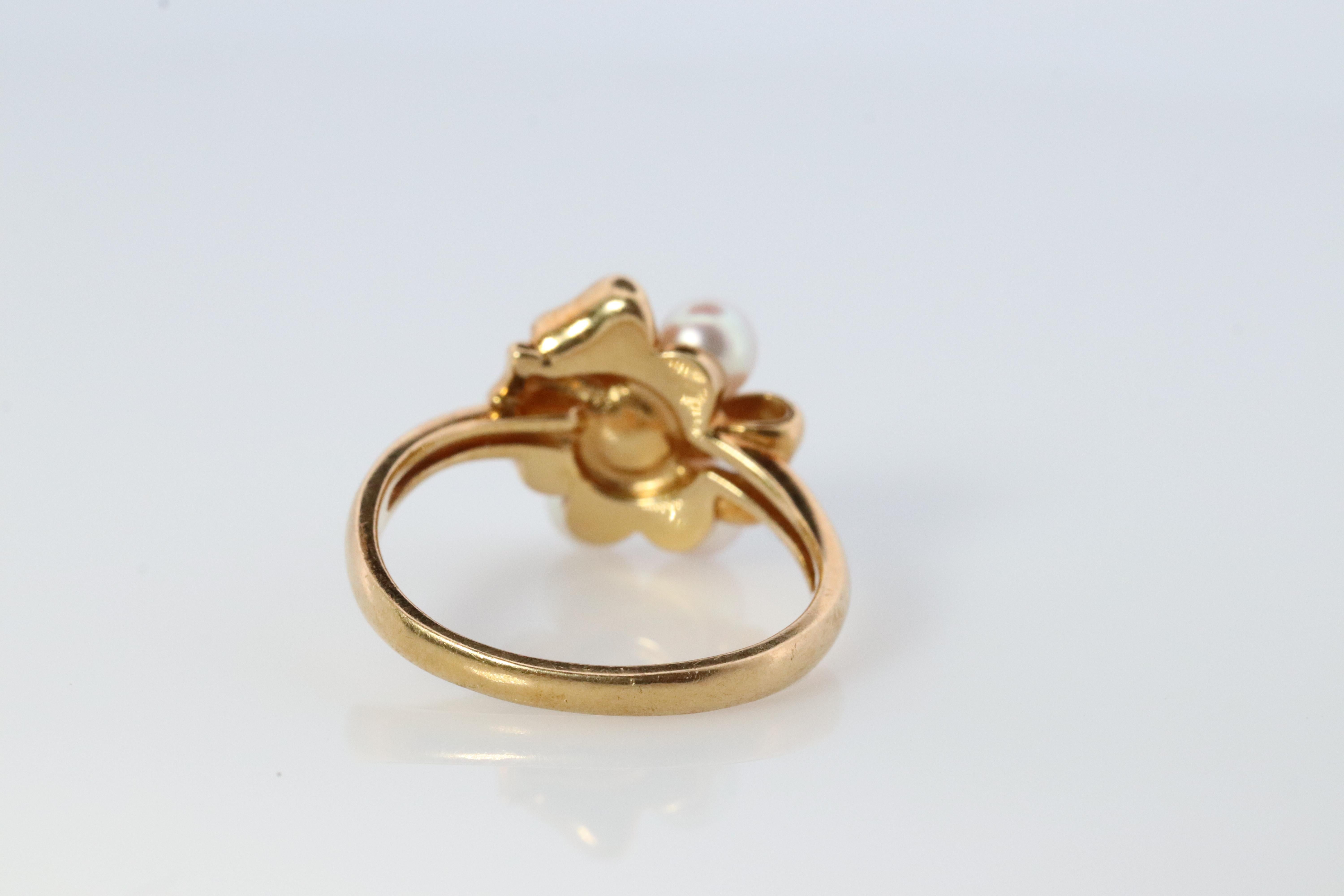 Taille ronde Anneau TASAKI. Genuine grappe de perles 18k 750. Bouquet de perles Akoya et diamants en vente
