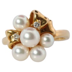 TASAKI Ring. Genuine 18k 750 Pearl Cluster. Akoya pearls and diamond Bouquet