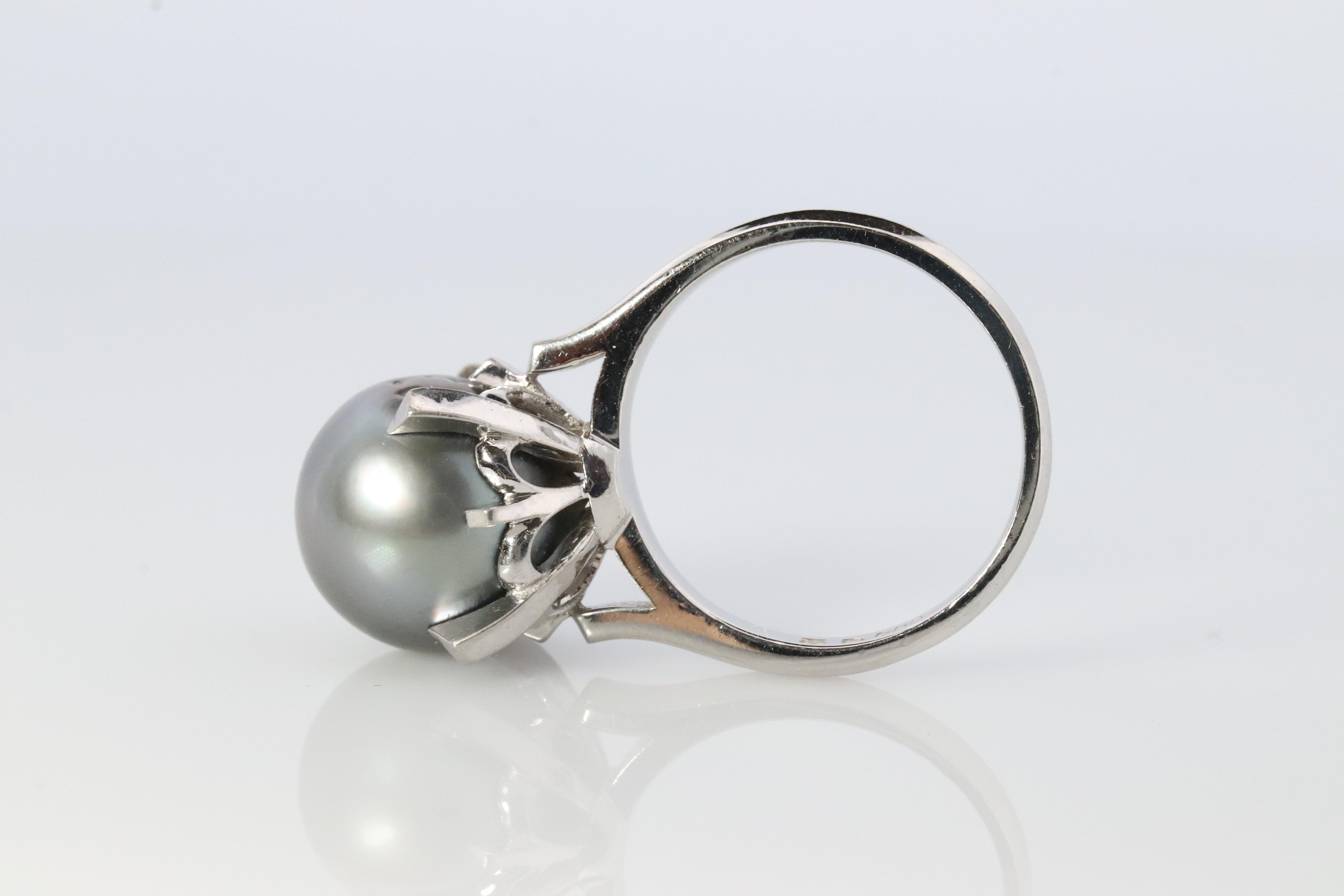 TASAKI Ring. Genuine Platinum Tahitian Pearl Solitaire. PT900 Large Tahitian. In Good Condition For Sale In Port Charlotte, FL