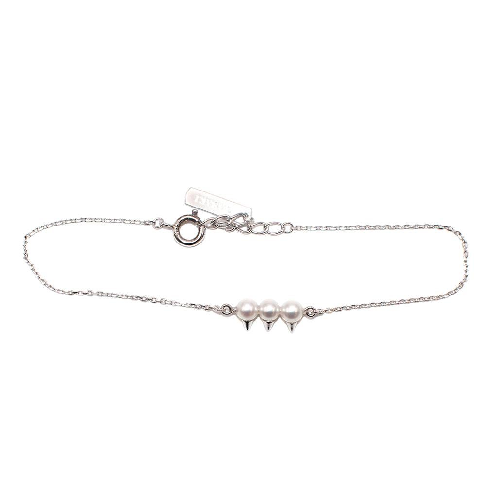 Tasaki Sterling Silver Danger Bracelet

From the Danger line, this sterling silver bracelet features 3 spiked Akoya pearls.

- Marked 925
- Adjustable fastening to the back 
- Branded plate
- Original box 

Materials:
sterling silver 

length: 20