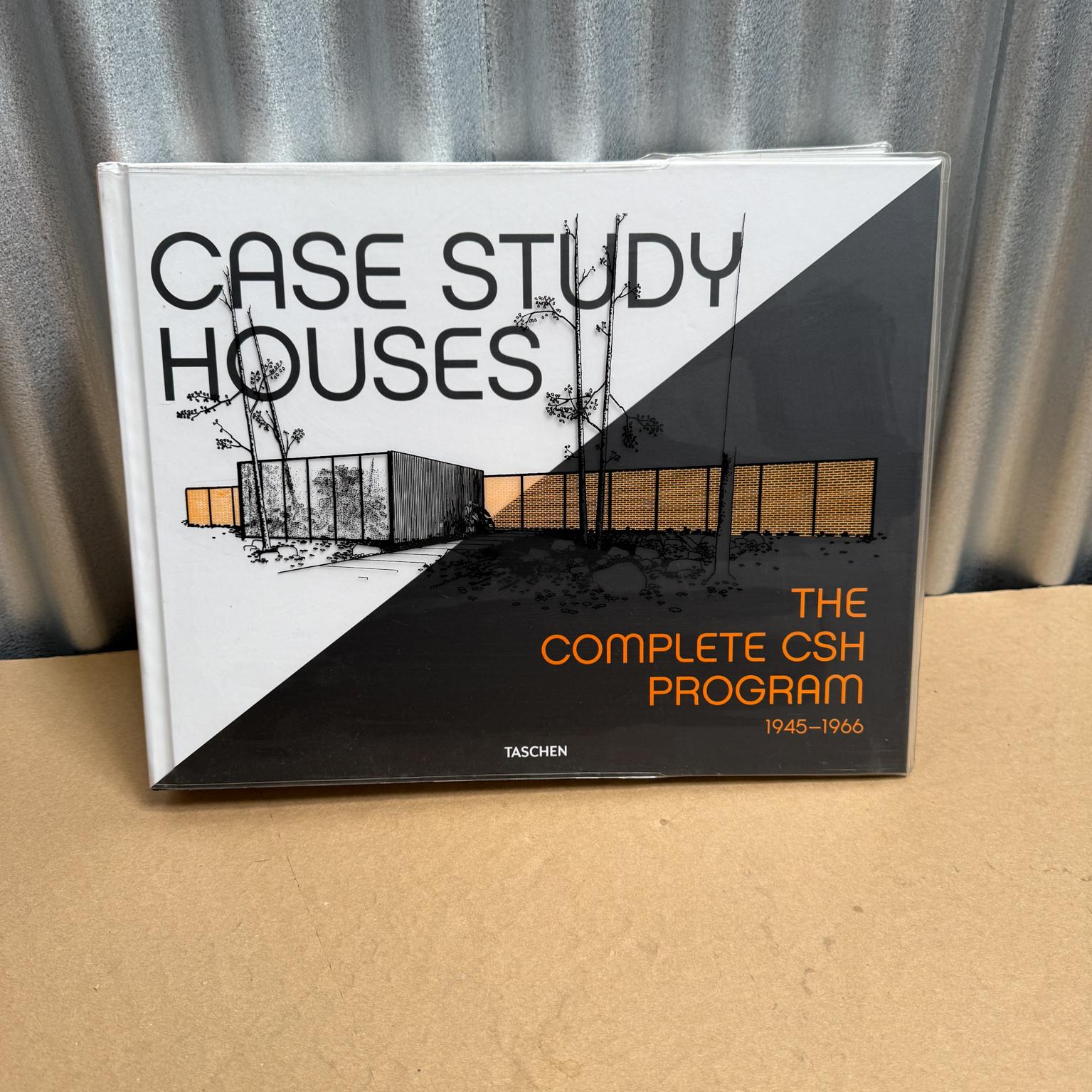 Maisons d'études de cas : The Complete CSH Program 1945-1966 publié par Taschen.  
Programme CSH complet 1946-1966 livre relié
Arts et architecture Californie du Sud
13,5 l x 19,25 h x 1,88 p
Étude de cas Homes Jumbo edition 
Condition originale