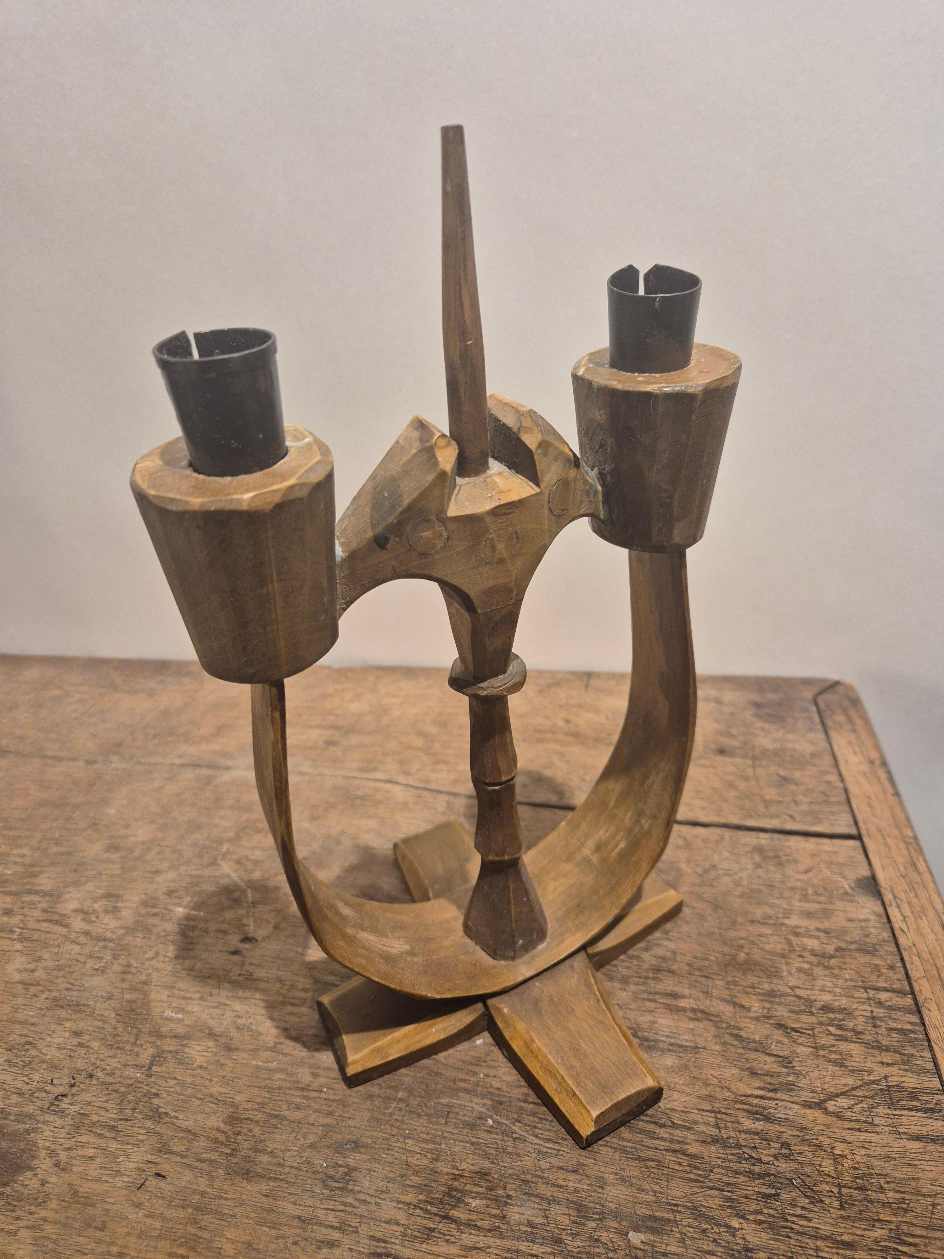 Arte popolare Candelabro Taserud, in legno e ferro battuto, Wood Wood in vendita