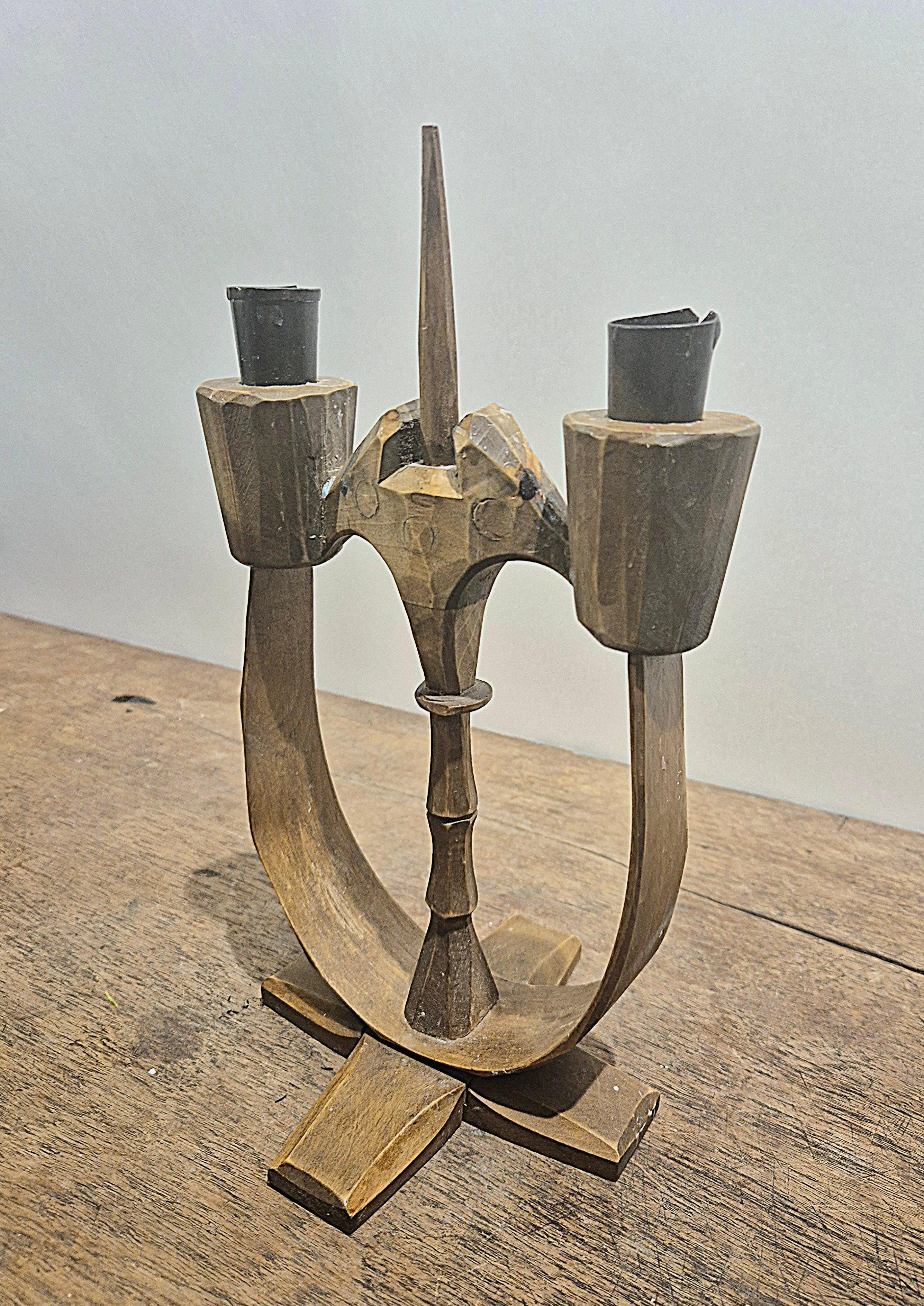 Mordenzato Candelabro Taserud, in legno e ferro battuto, Wood Wood in vendita