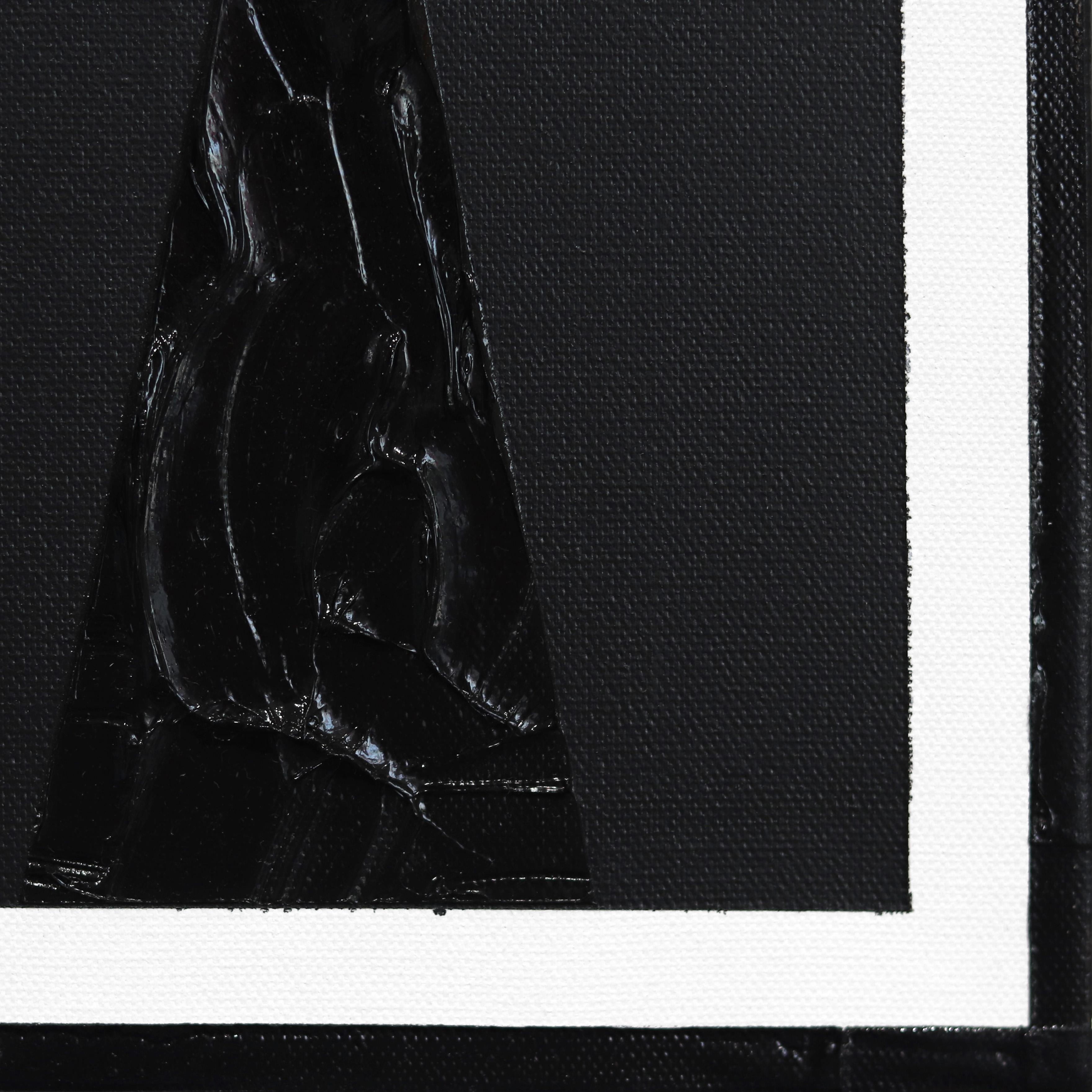 Night Shift (Diptyque) - Peinture abstraite et minimaliste noire texturée en vente 4