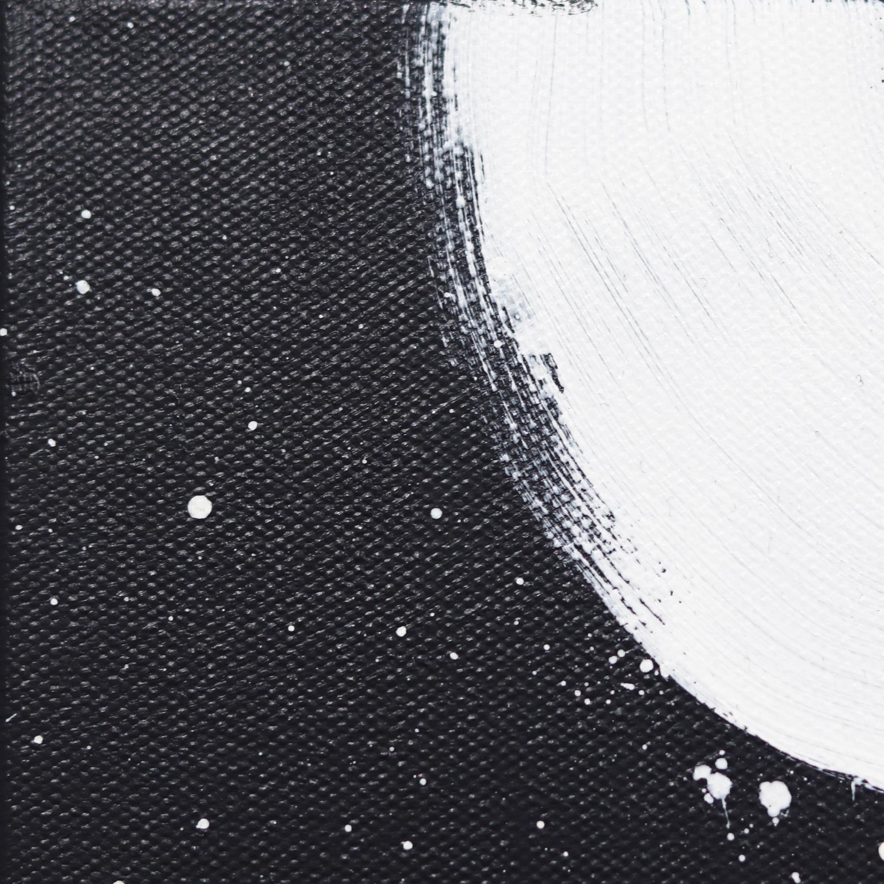 Tasha Jentel is an abstract sculptural painter with a deep love for minimalism and thick textures. Guided by her passion for exploring spatial tension, Jentel creates one-of-a-kind artworks that are a visual delight to behold. Her artworks feature