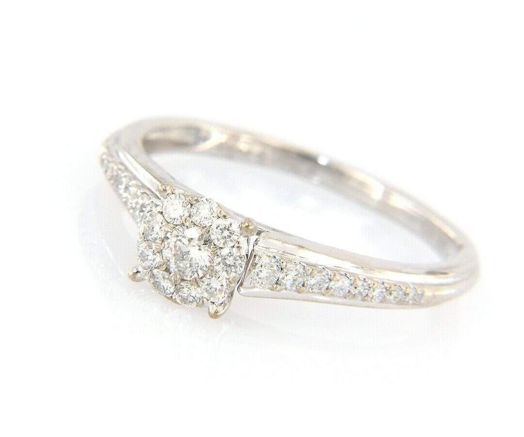 Tasha R 0,48 Karat Luxe Diamant Halo Verlobungsring aus 14 Karat Weißgold im Angebot 1