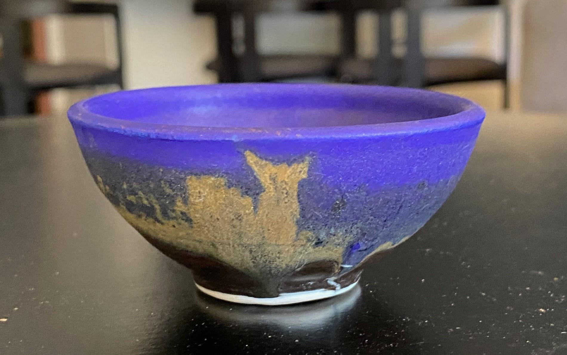 A beautiful and special diminutive Chawan/ Yunomi tea bowl by famed Japanese Hawaiian American pottery master Toshiko Takaezu featuring her highly coveted Makaha deep blue glaze. It is a unique and one-of-a-kind work.  Quite engaging.  

The bowl is